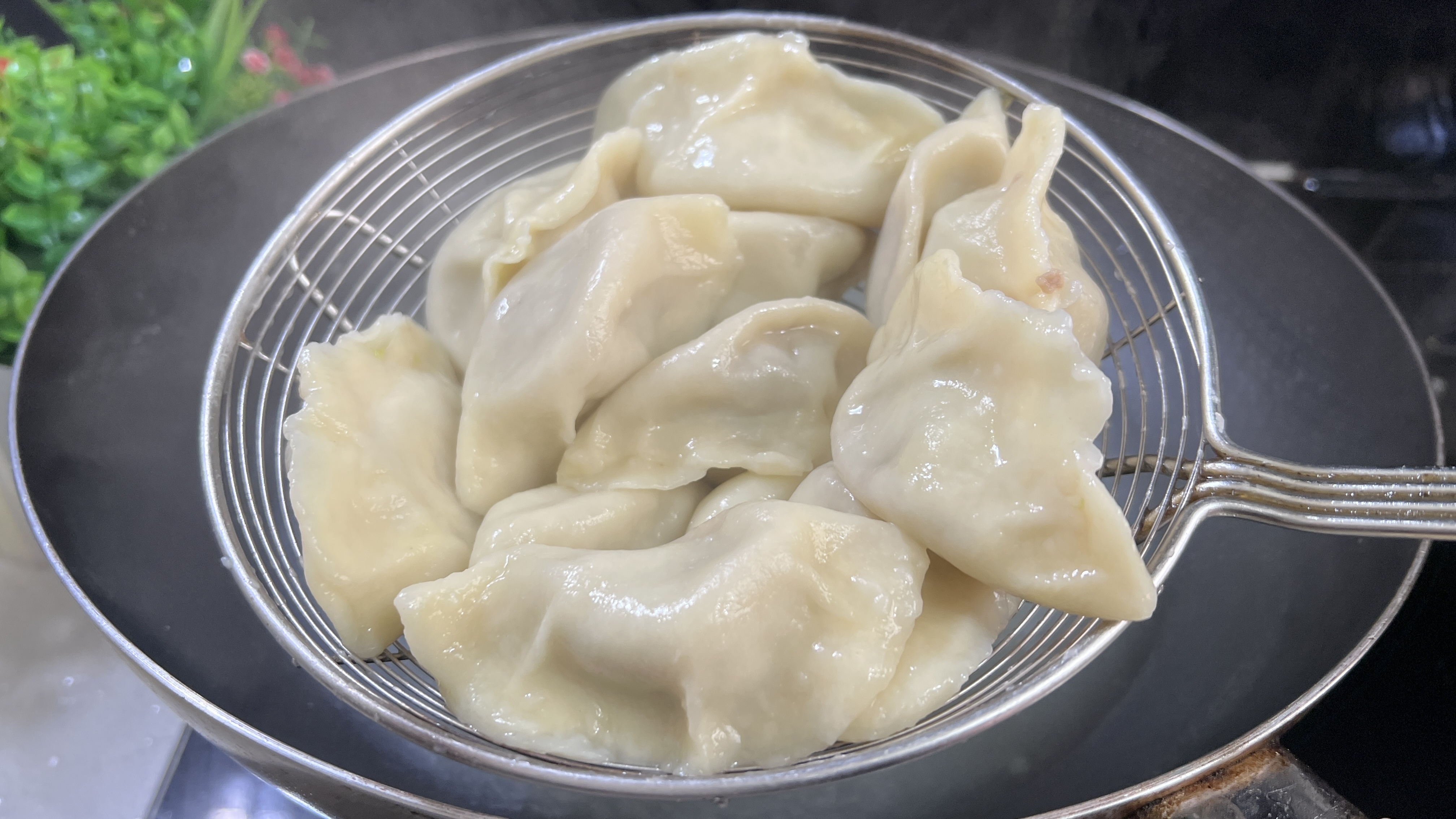 天冷多吃白菜馅饺子,教你正确调馅方法,鲜嫩多汁不腥不柴,真香