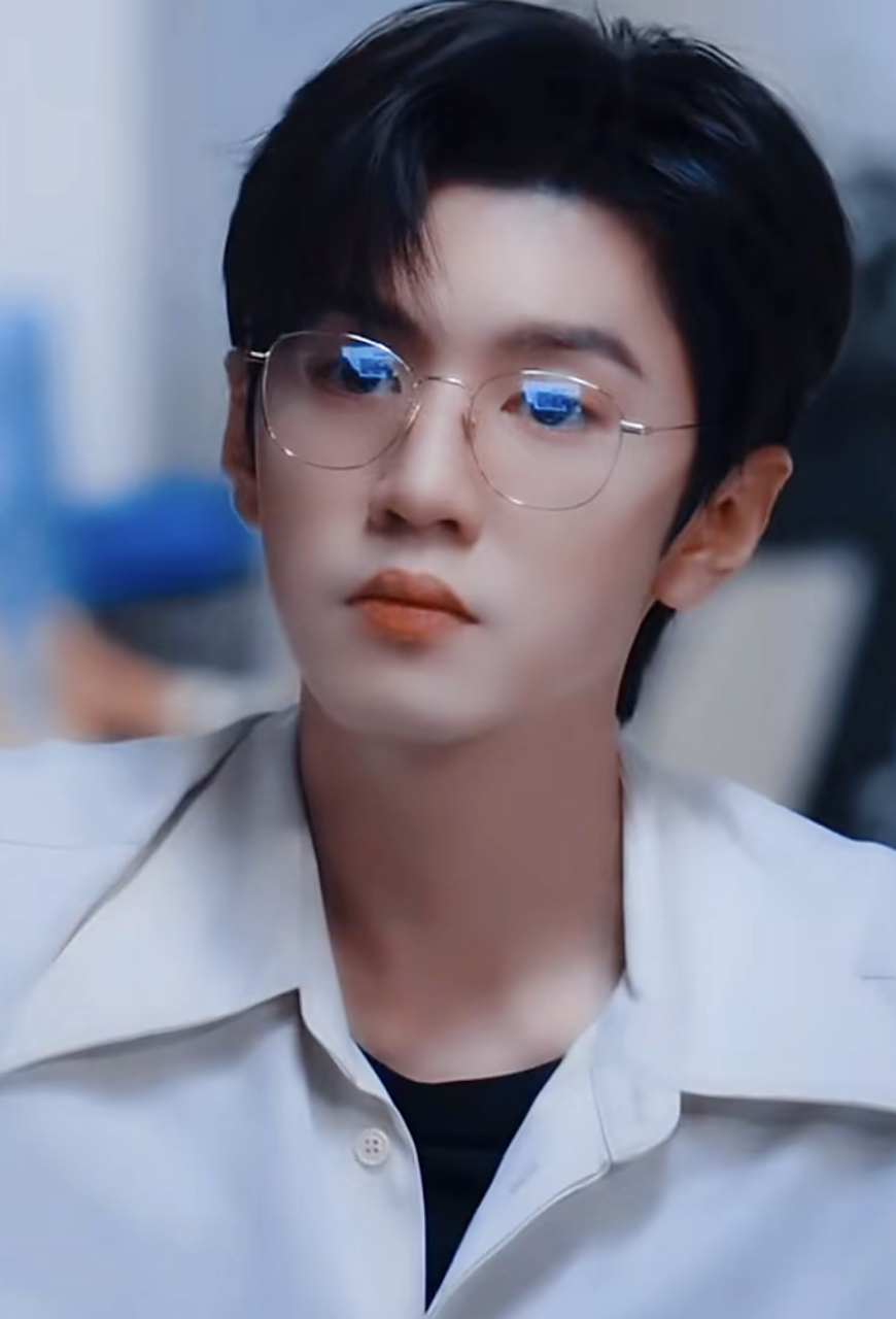 陈哲远把段嘉许身世和辛苦的破碎感和疲惫感演出来