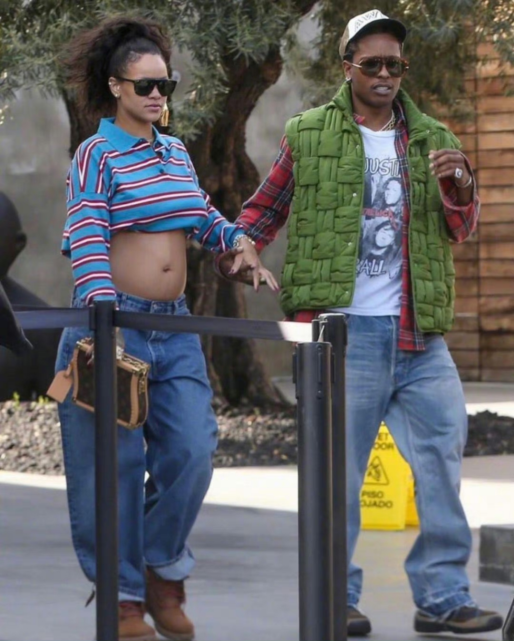 蕾哈娜rihanna和男友现身西好莱坞购物被拍