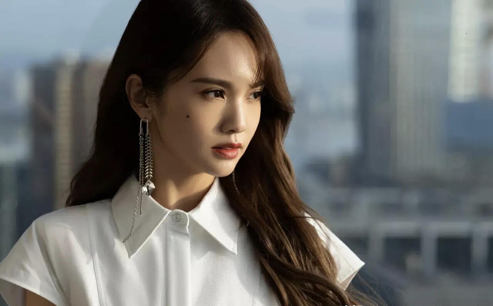 已经40岁的杨丞琳,虽然已经没有了"可爱教主"的样子,但是女人味却更足