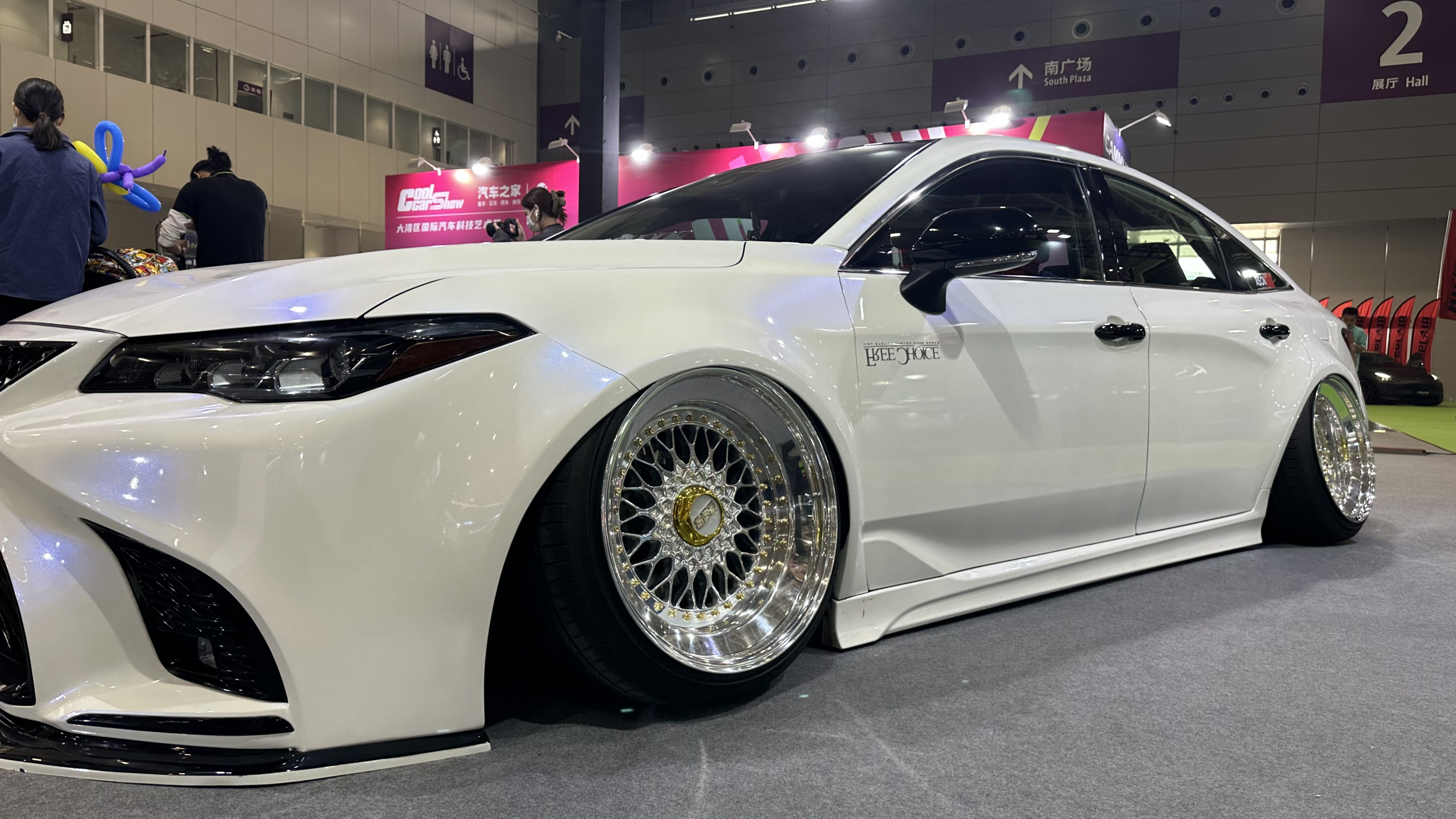 [黑线][黑线][黑线] 这样的低趴改装车你敢开吗?