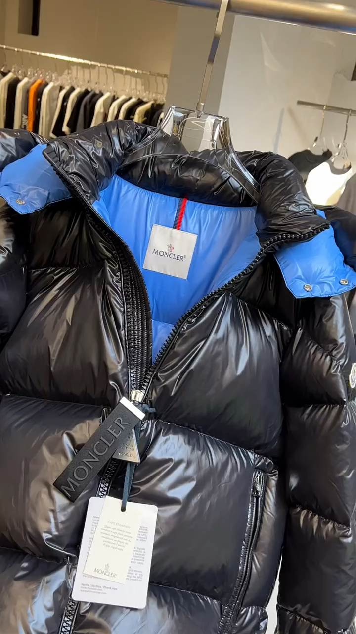 蒙口新配色羽绒服细节精致奢华