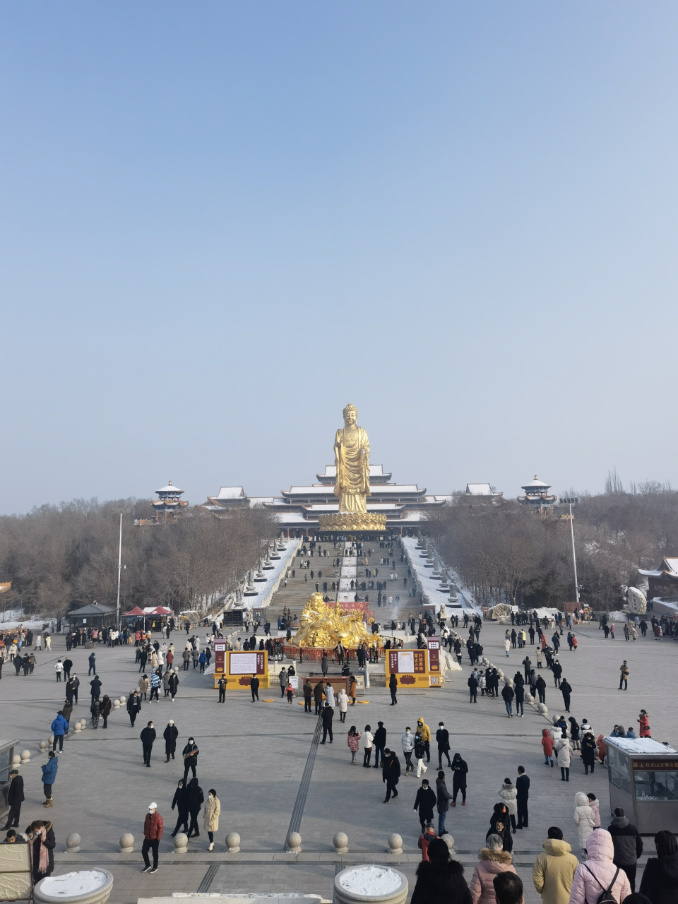 乌鲁木齐红光山景区,大年初二,依旧人声鼎沸,新疆国旅直播还在进行中