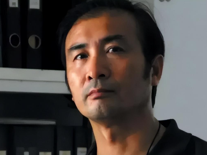 64岁吴玉华:与汪俊有缘无份,二婚嫁给画家后,家庭美满和谐