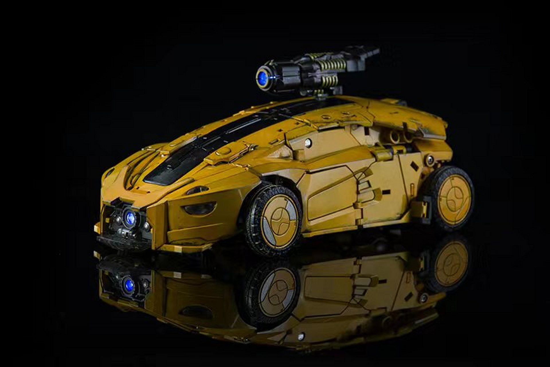 模型欣赏:变形金刚 tmt-01 外传塞星大黄蜂,高21厘米,旧化涂装.