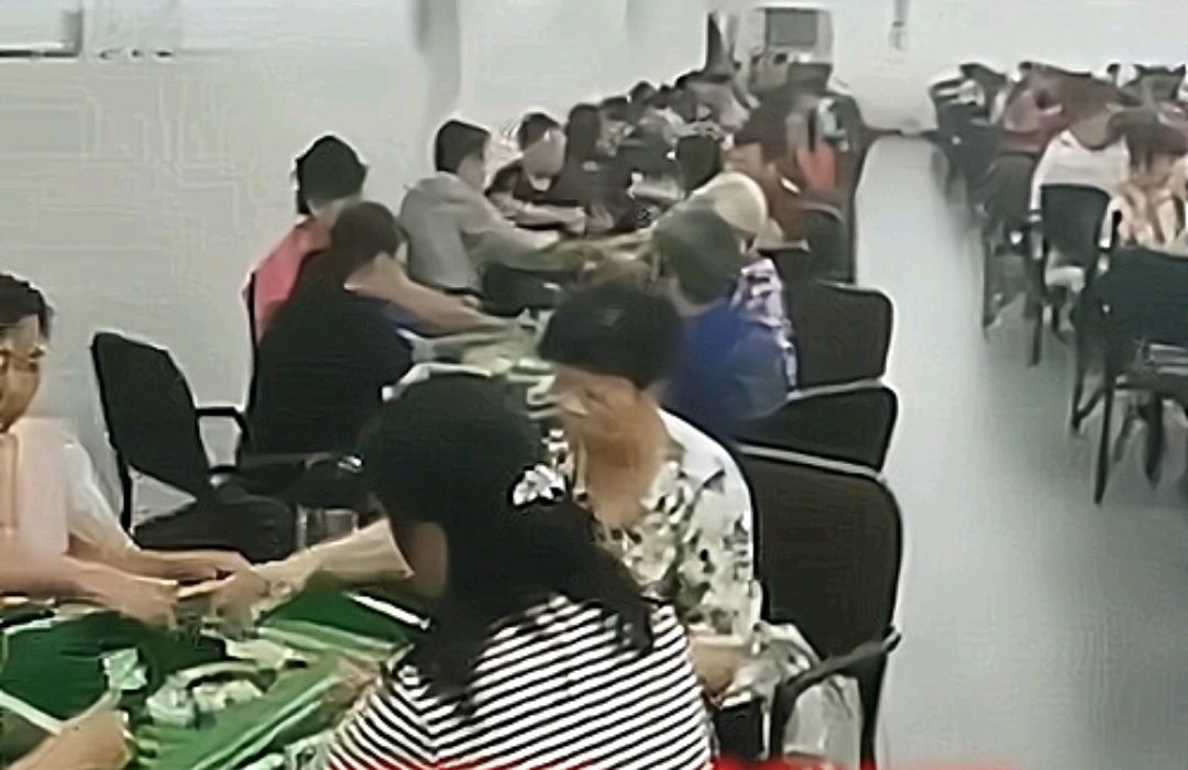 南京"毒王"毛老太被刑拘,网友表示:"借她健康码的也是帮凶"