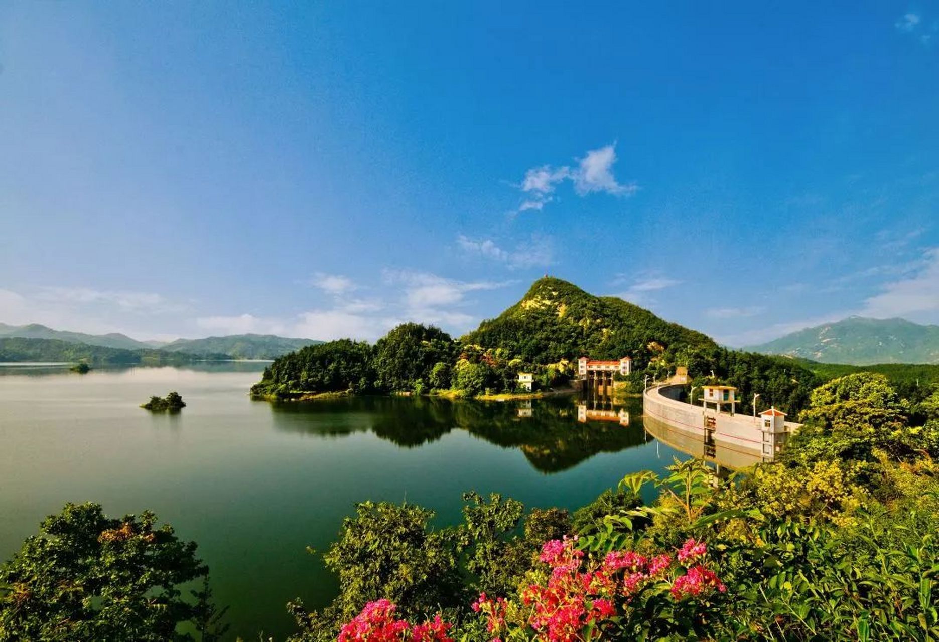 再次到位于河南省新县县城东南部的香山湖,这个素有"豫南西子"的美誉