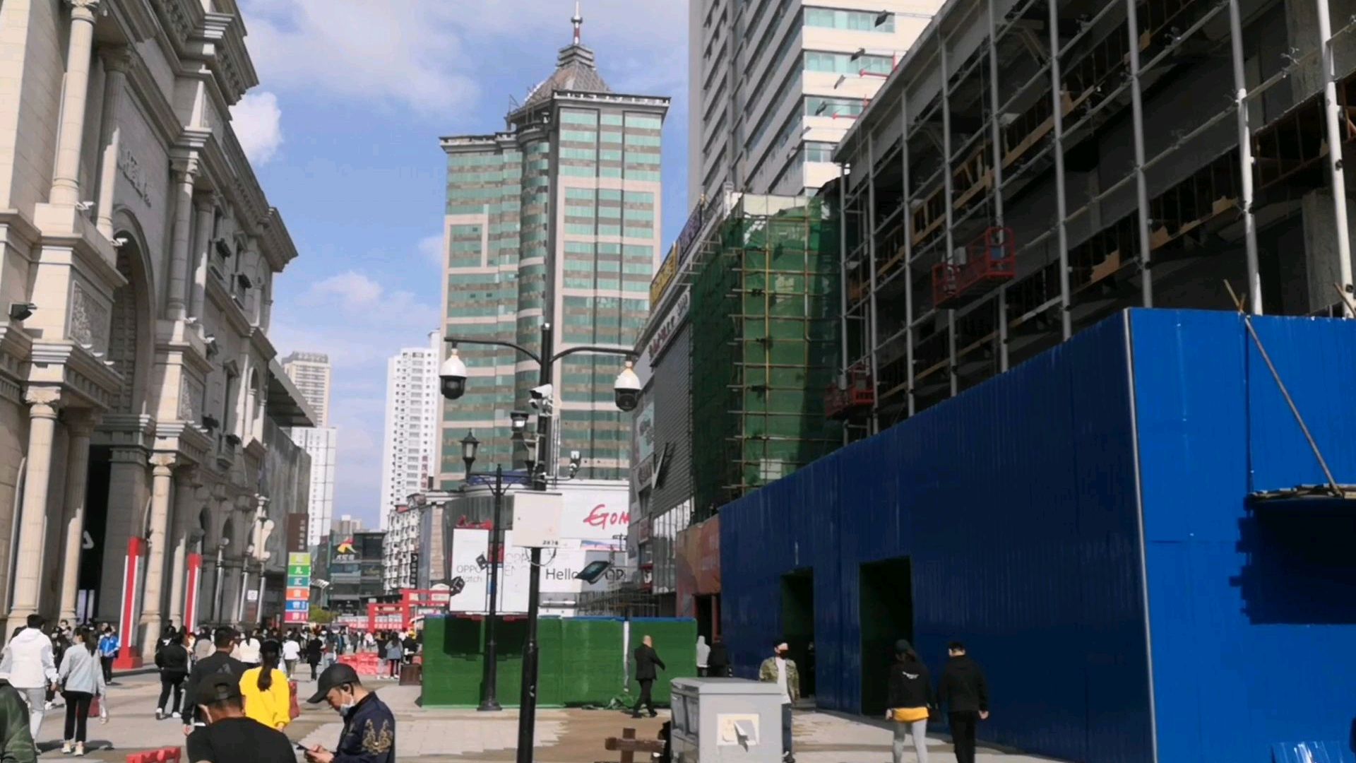 沈阳中街步行街实拍:为啥这么多商家同时都在进行大规模装修?