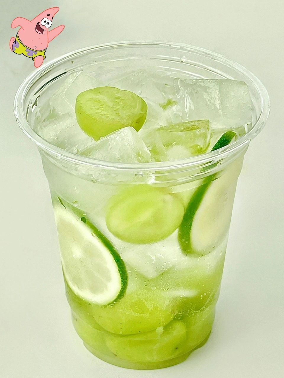 青提柠檬气泡水,不仅颜值高还非常好喝,酸酸甜甜的