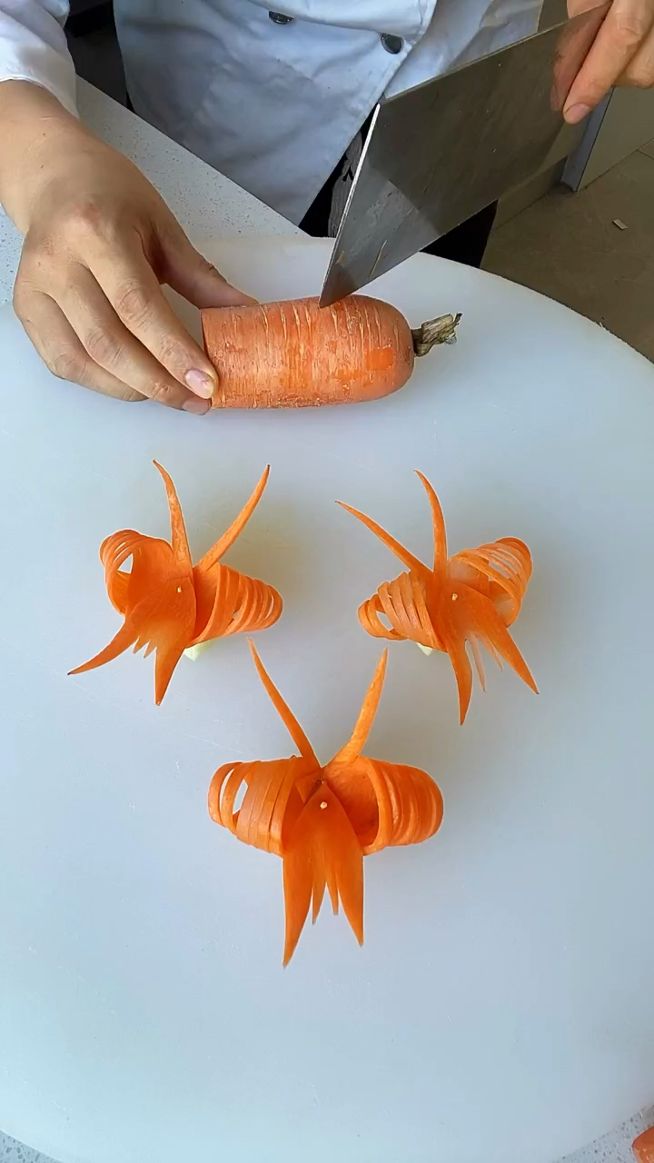 胡萝卜做的盘头花