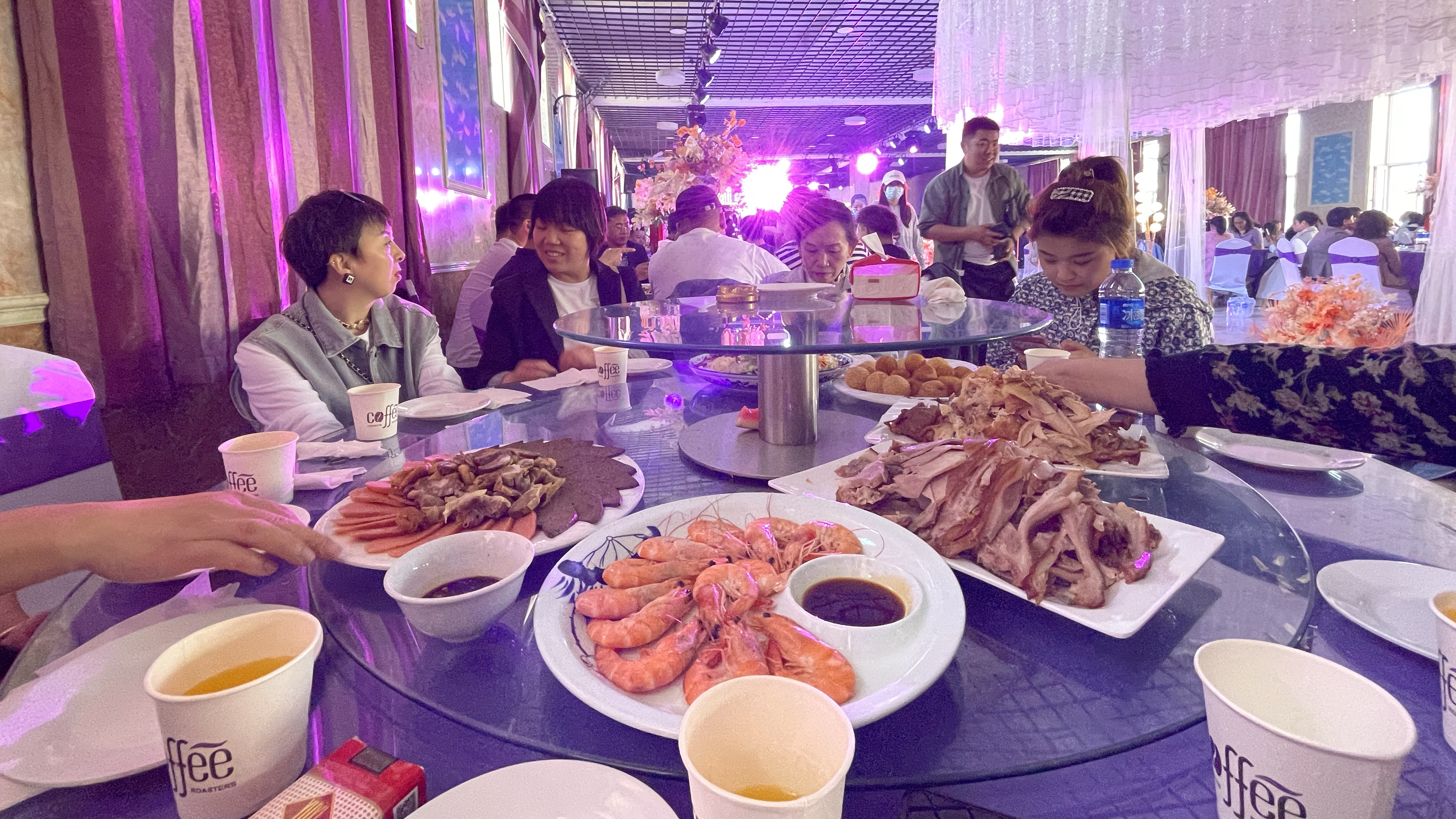 实拍黑龙江小县城婚宴,500元一桌,看看吃的咋样?