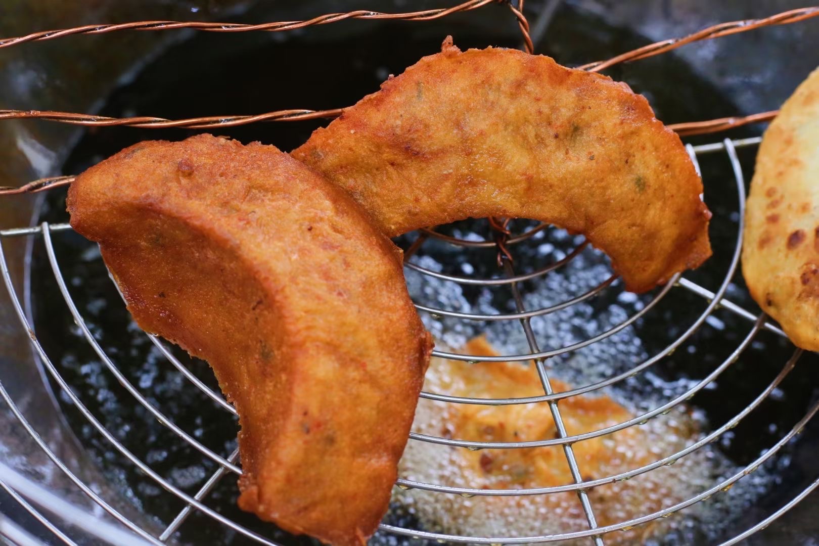 当她告诉我小时心中的街边"白月光"是萝卜丝油钱粑粑,我笑了!