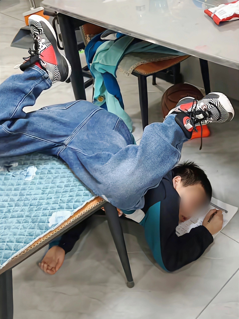 "以前打孩子哪有那么多心理问题,为什么现在感觉孩子碰都碰不得?