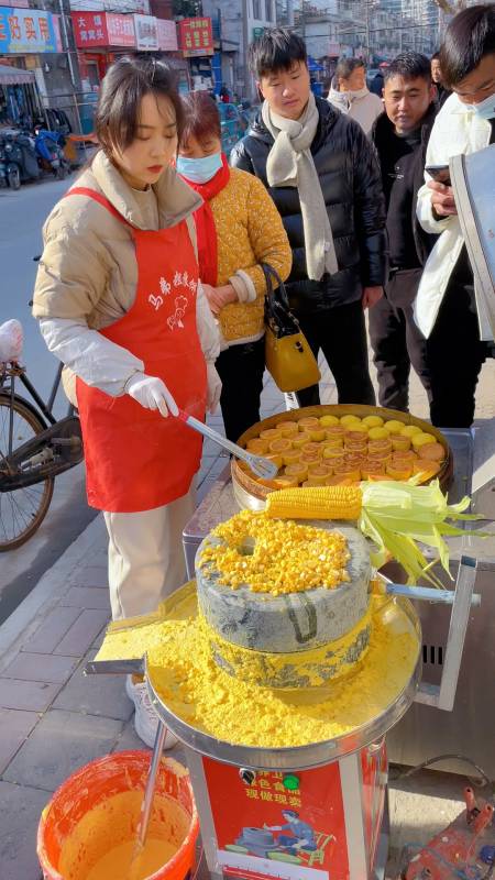 石磨玉米饼:一斤鲜玉米,半斤白面,8克泡打粉,30克白糖,10克吉士粉,6两