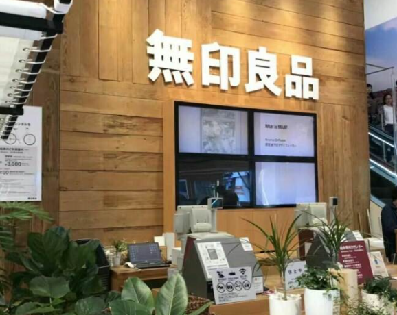 无印良品的产品形式,是在极简风格下不断发展呈现出形的简约之美