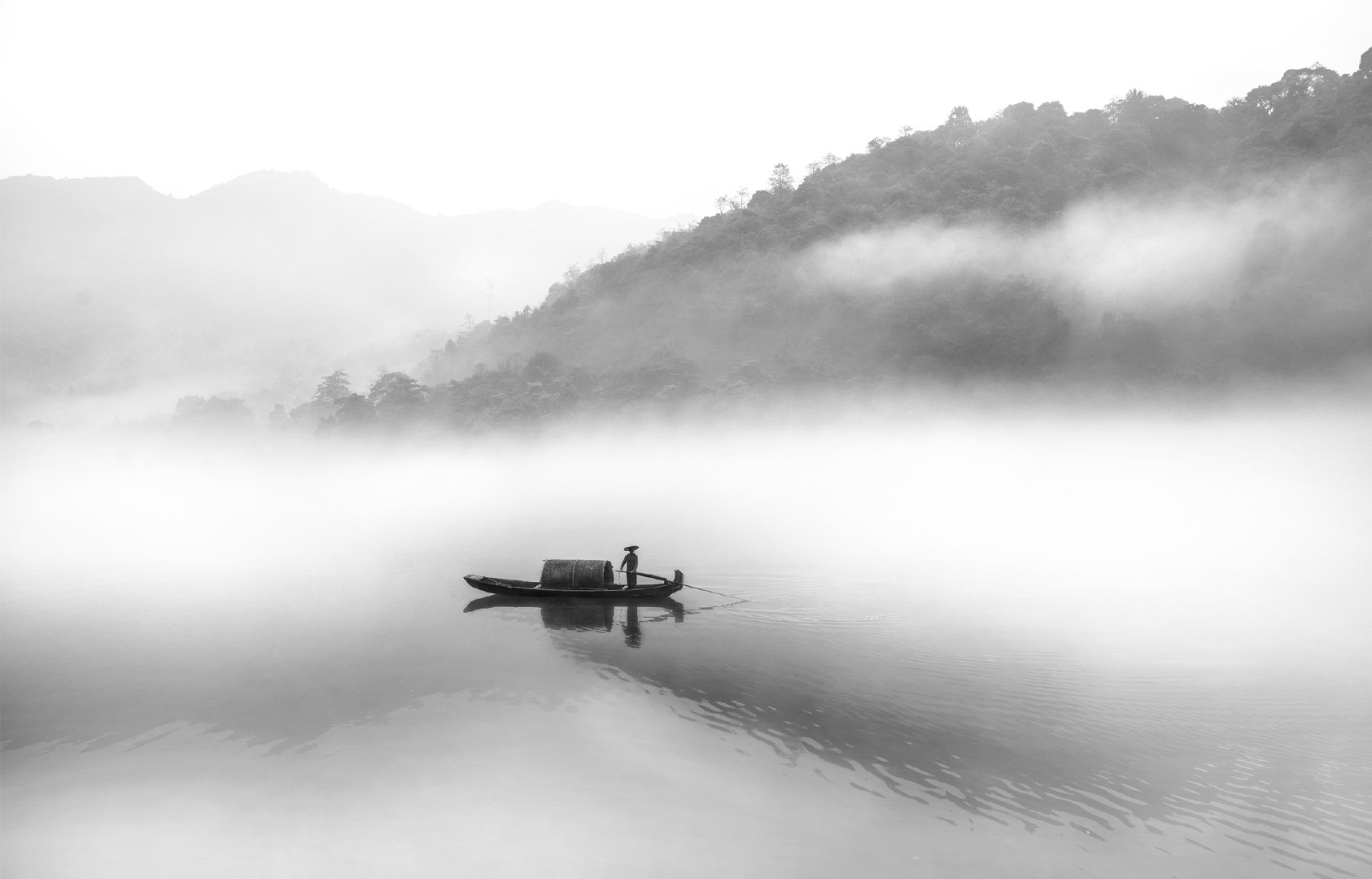 水墨意境—雾满东江小孤舟