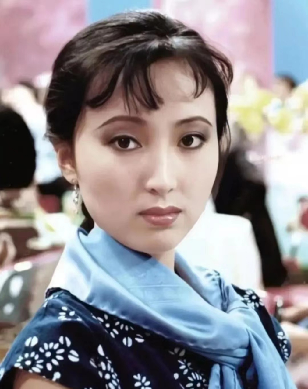 80年代,陈晓旭的一张高清面部照片.