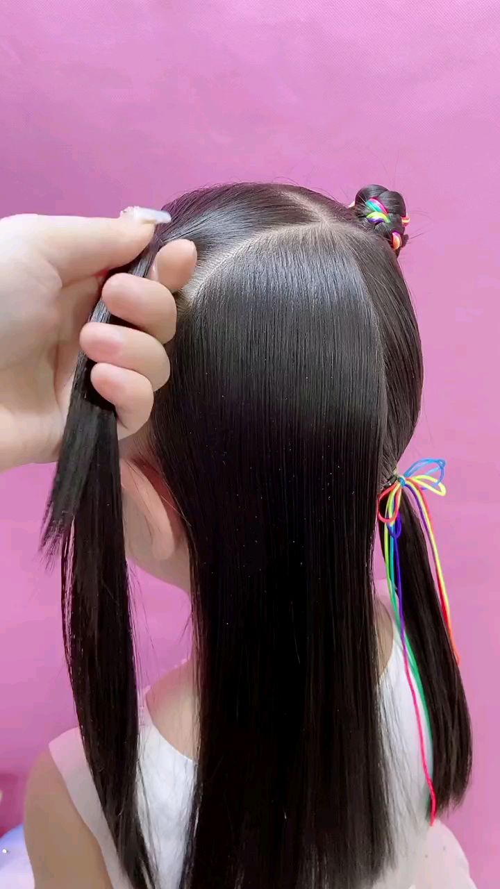儿童编发:用彩绳编个可爱风的发型,出门美美的,宝妈快收藏-度小视