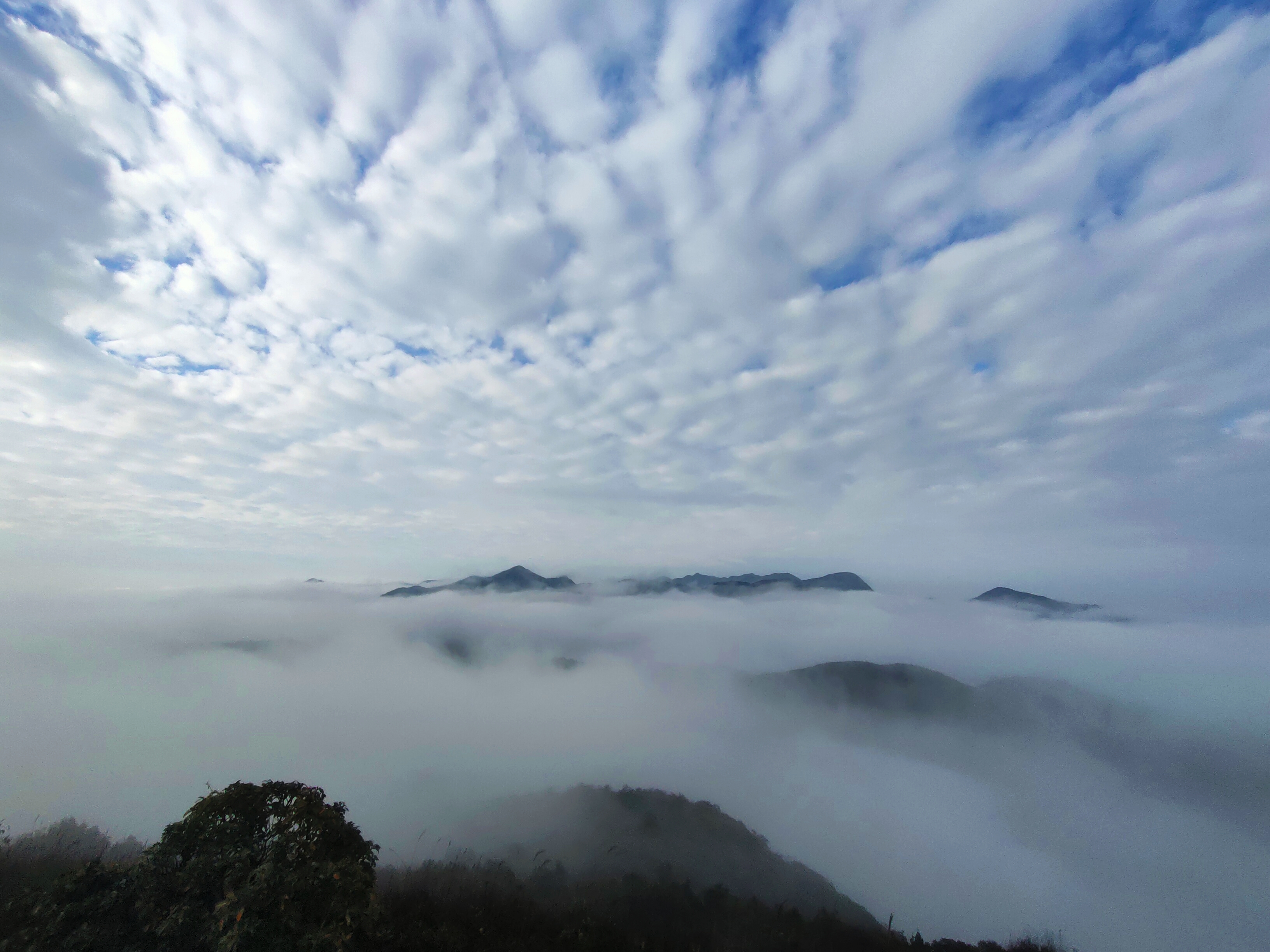 183,2020梅州五华县天堂岽,山顶垃圾满山坡