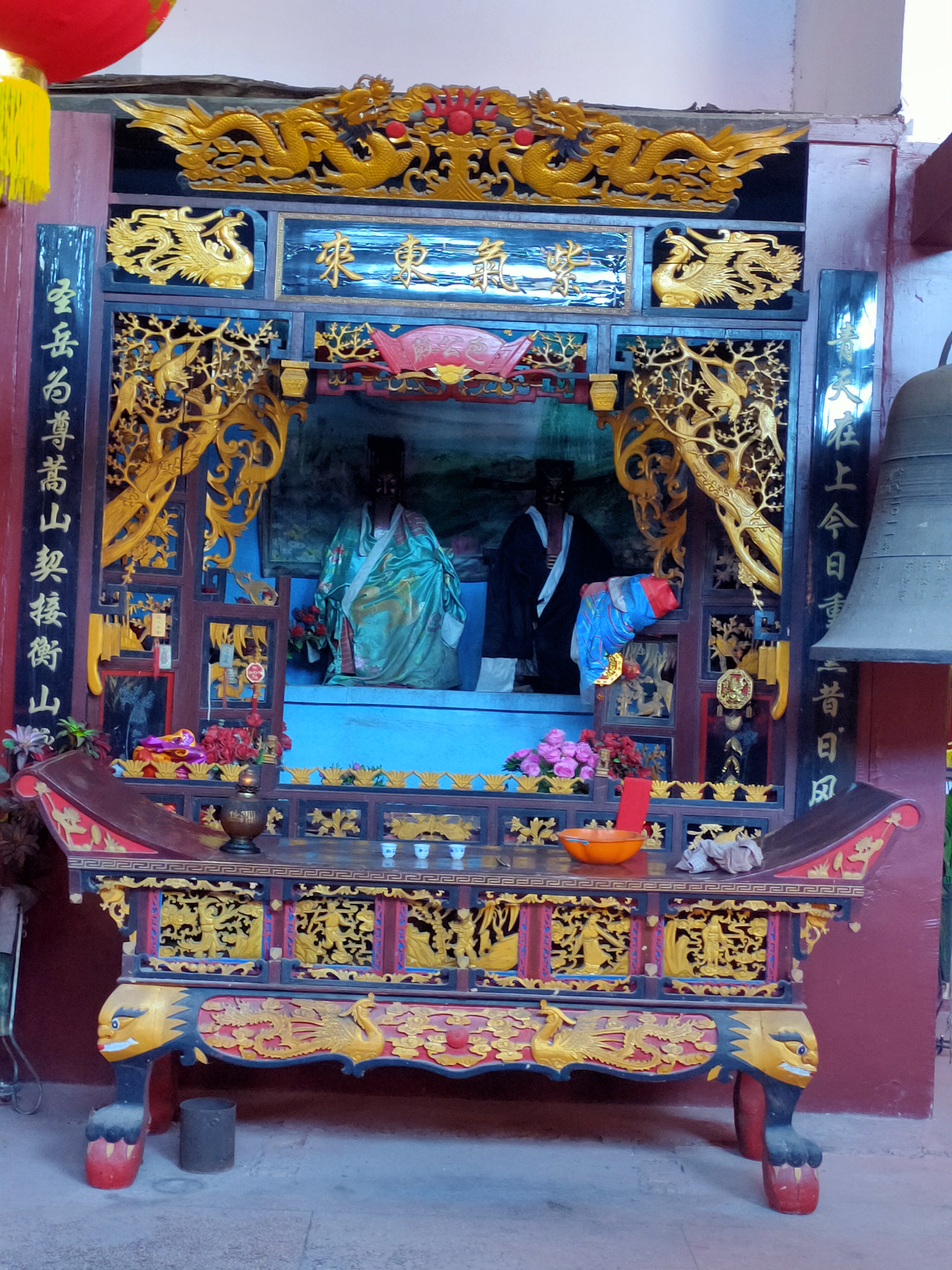 《七绝·浏阳吴王庙》蒿山岭上有圣堂,九域衣冠谒吴王