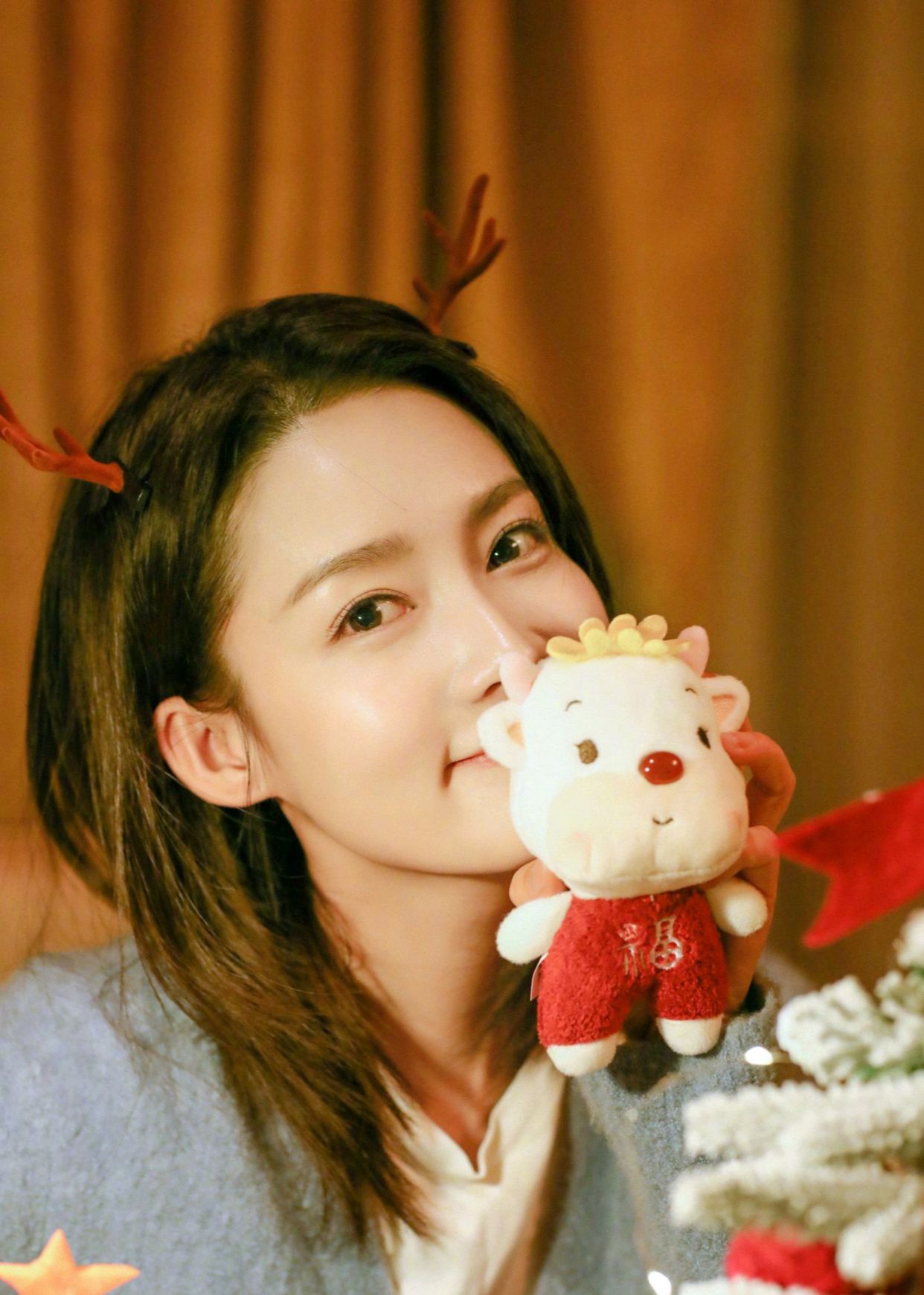 邓伦李沁确定主演冬日焰火,俩人恋情曝光?