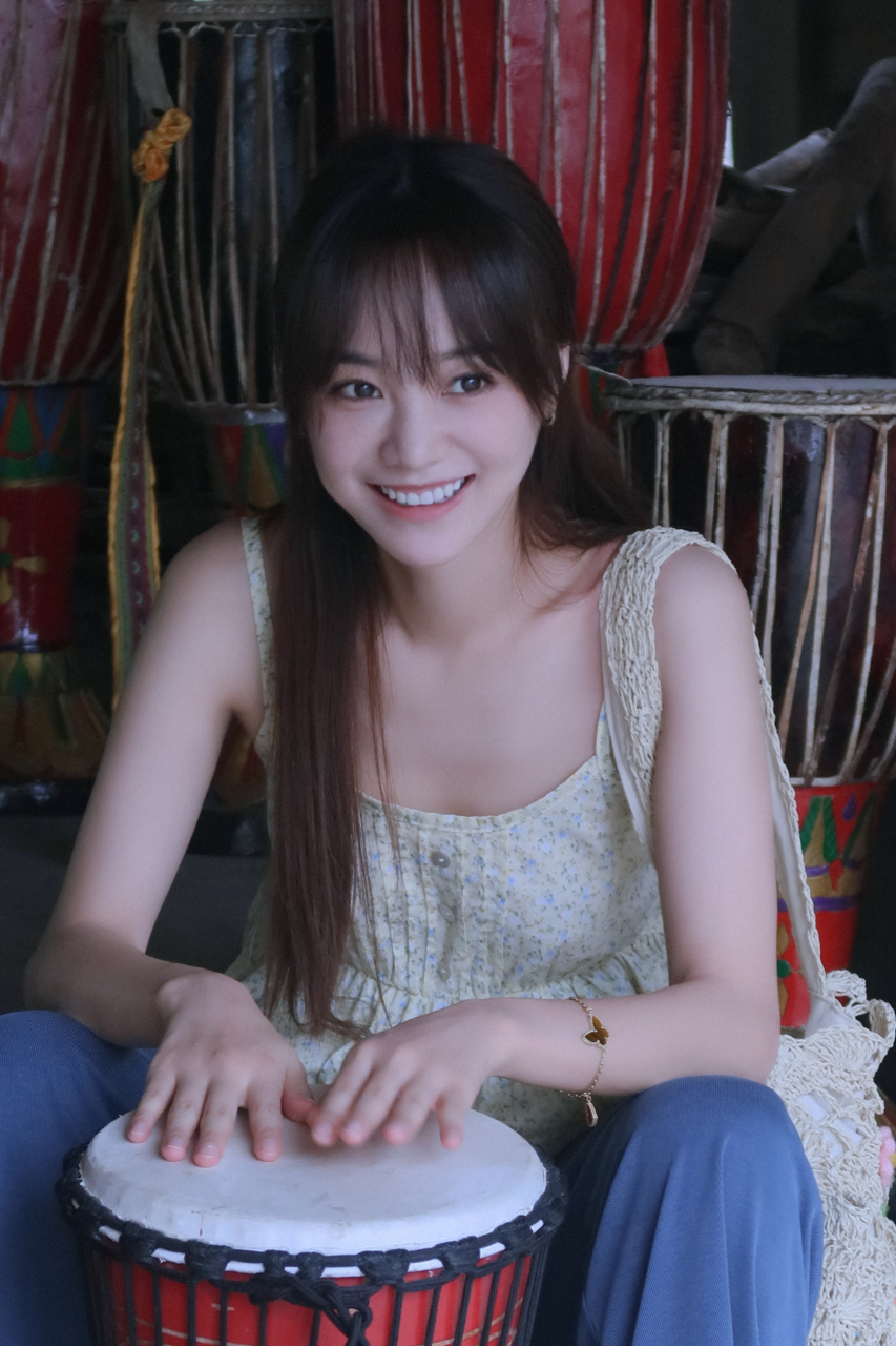 清纯甜美的麻花辫小姐姐,演员胡意旋