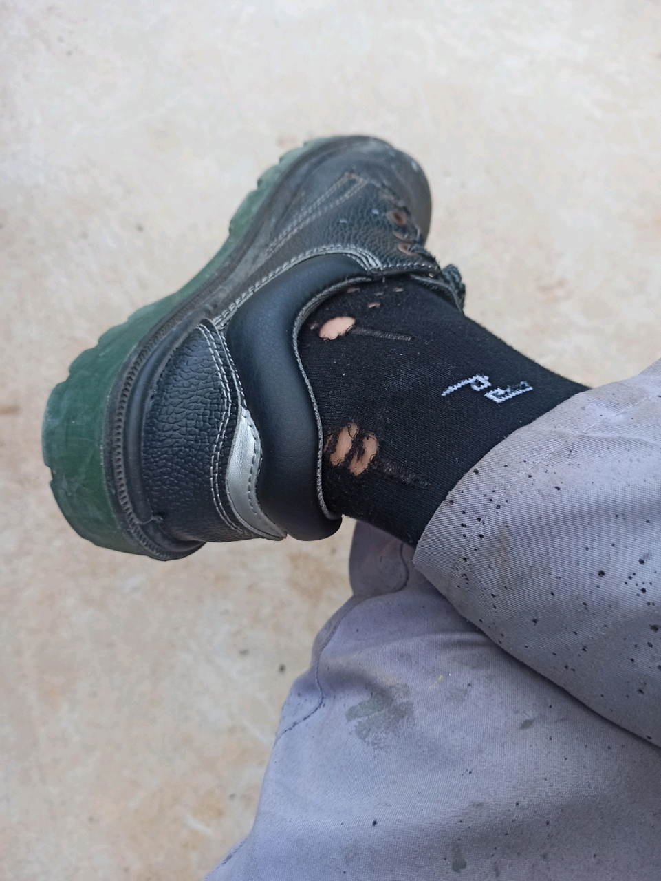 袜子烂了就烂了,裤子坏了就补补