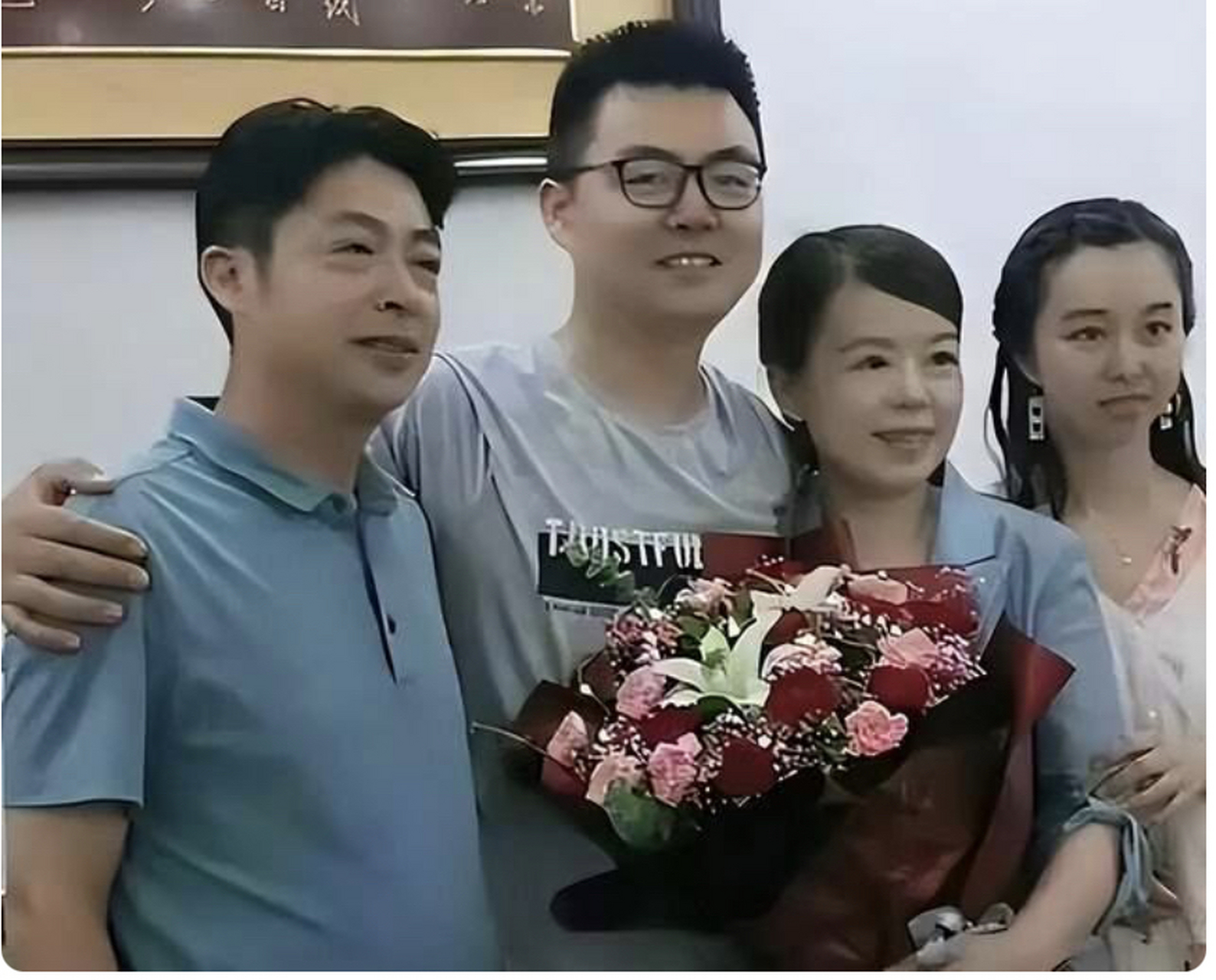 郭威和田静终归还是选择了不离开驻马店,选择了木土那个圈子里的亲戚