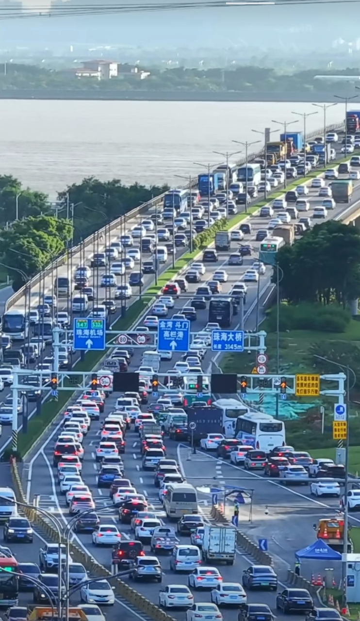 珠海大桥的车流
