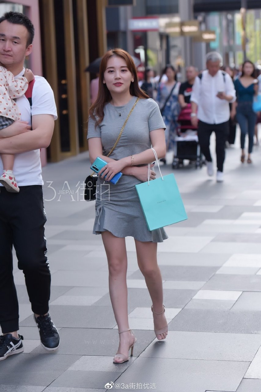 好身材的美女 67#时尚街拍# #街拍