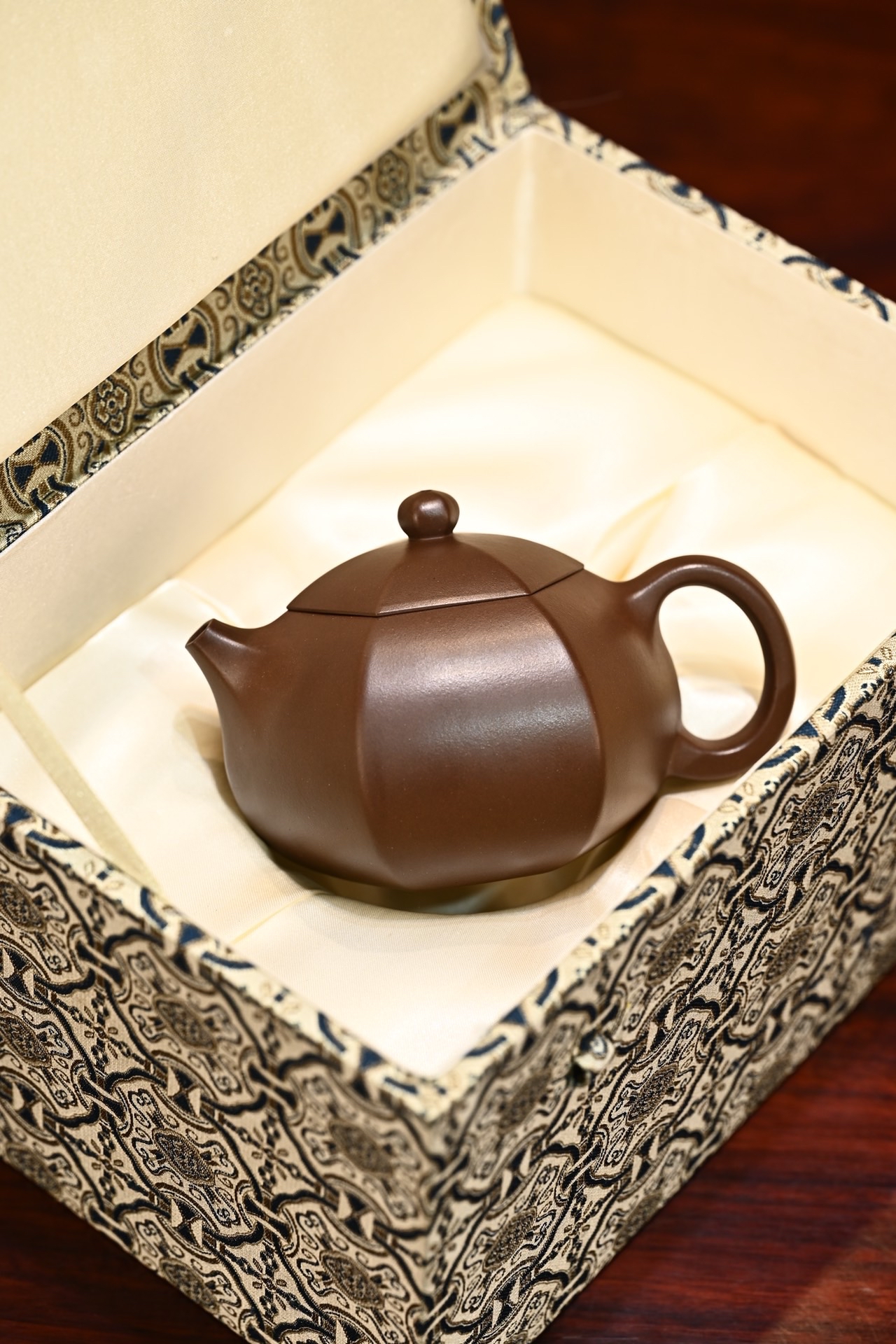 宜兴紫砂壶吴涛全手工六方西施原矿紫泥250cc