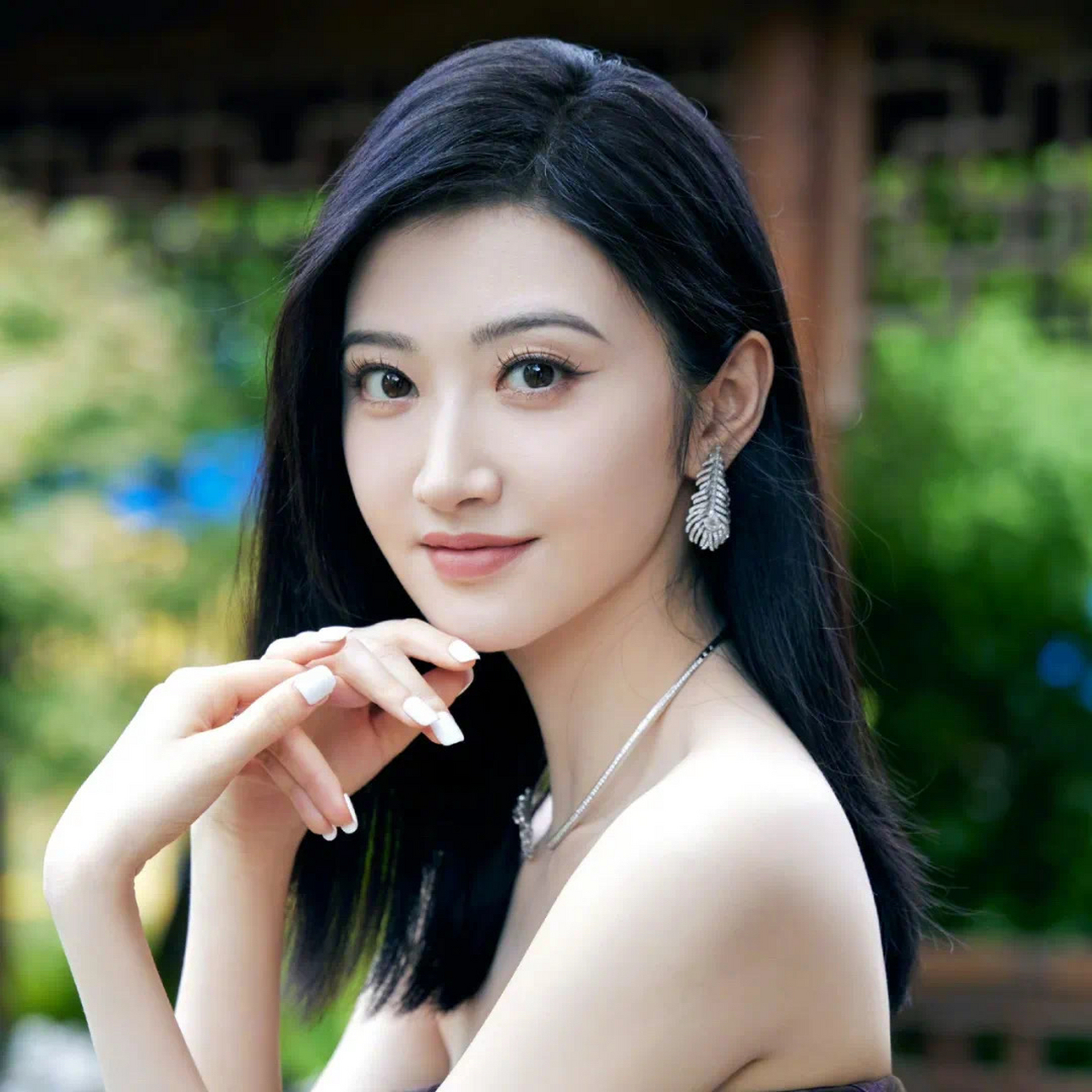 景甜签了新饼《待我醒来时》,这部是鹅厂的刑侦剧,景甜年纪上来后也不