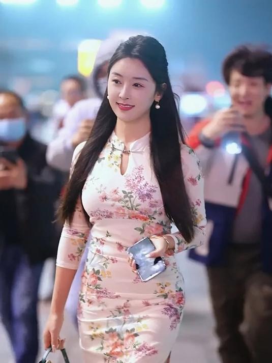 微胖美女街头秀身材,曲线玲珑极诱人,是你的菜吗