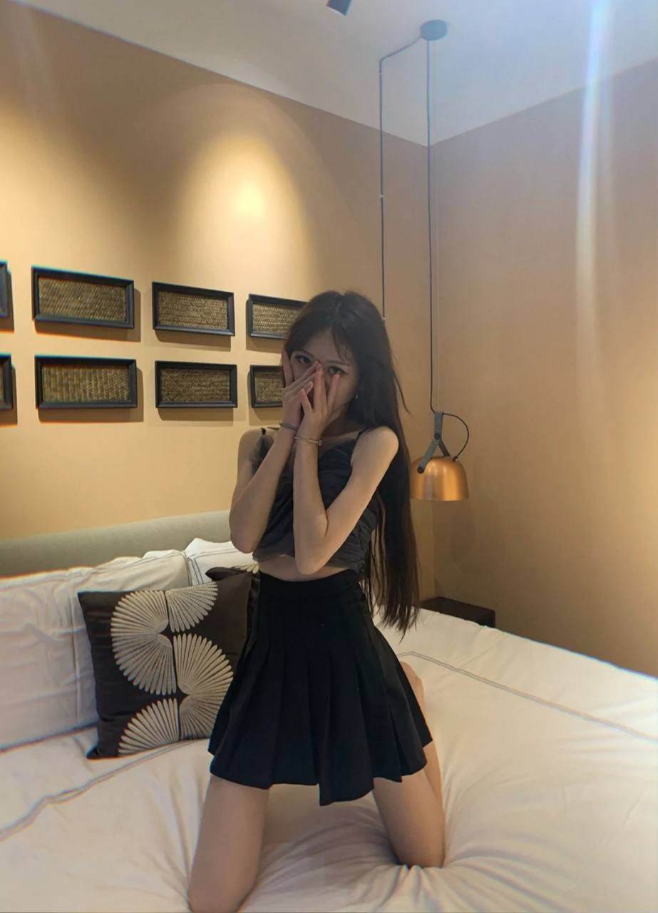 神秘黑衣美女住进宾馆,掀起一波猜测和想象