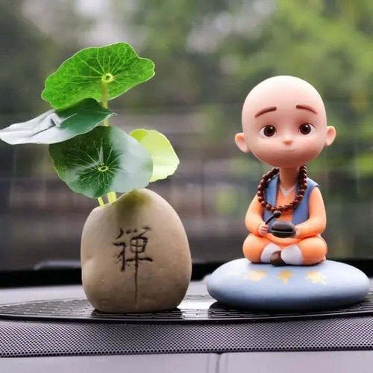人们常说:"木秀于林,风必摧之",可见,一个锋芒