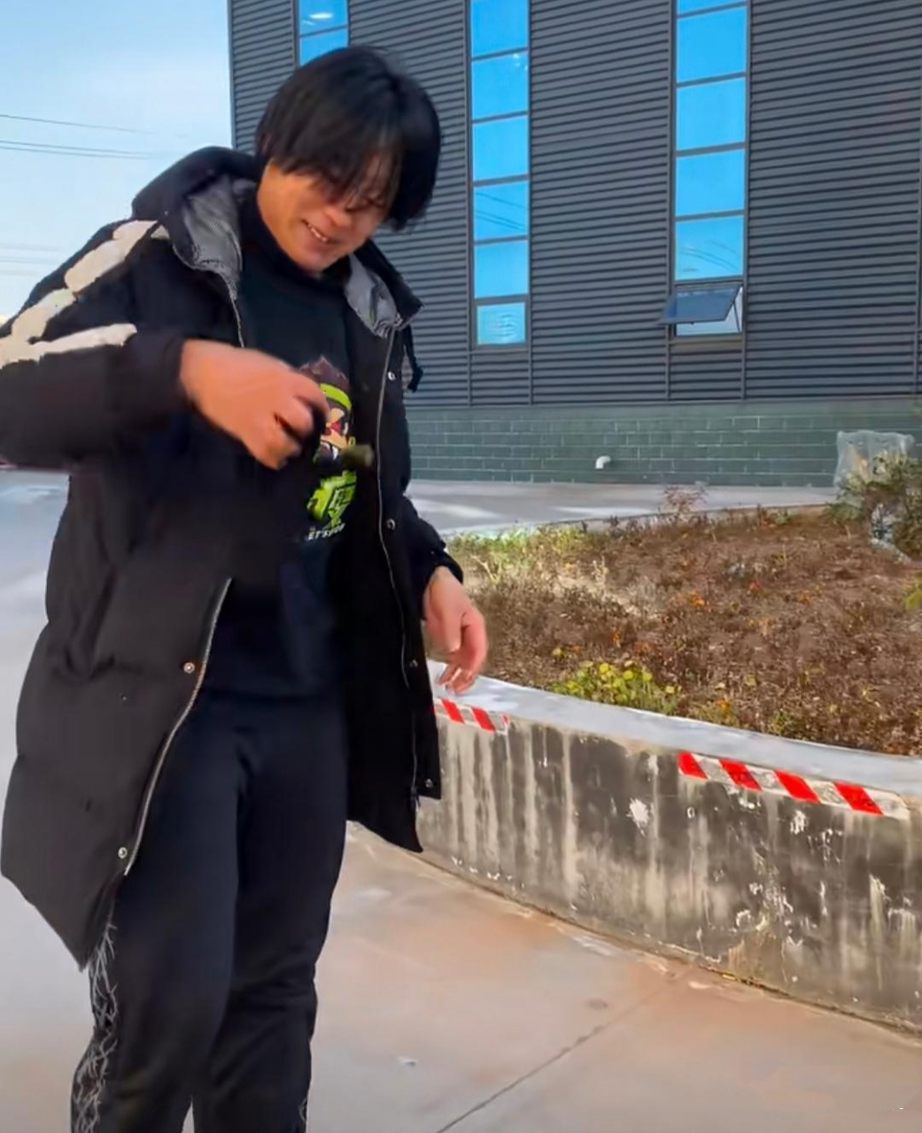 三张图把人前人后的人际交往表现的淋漓尽致.