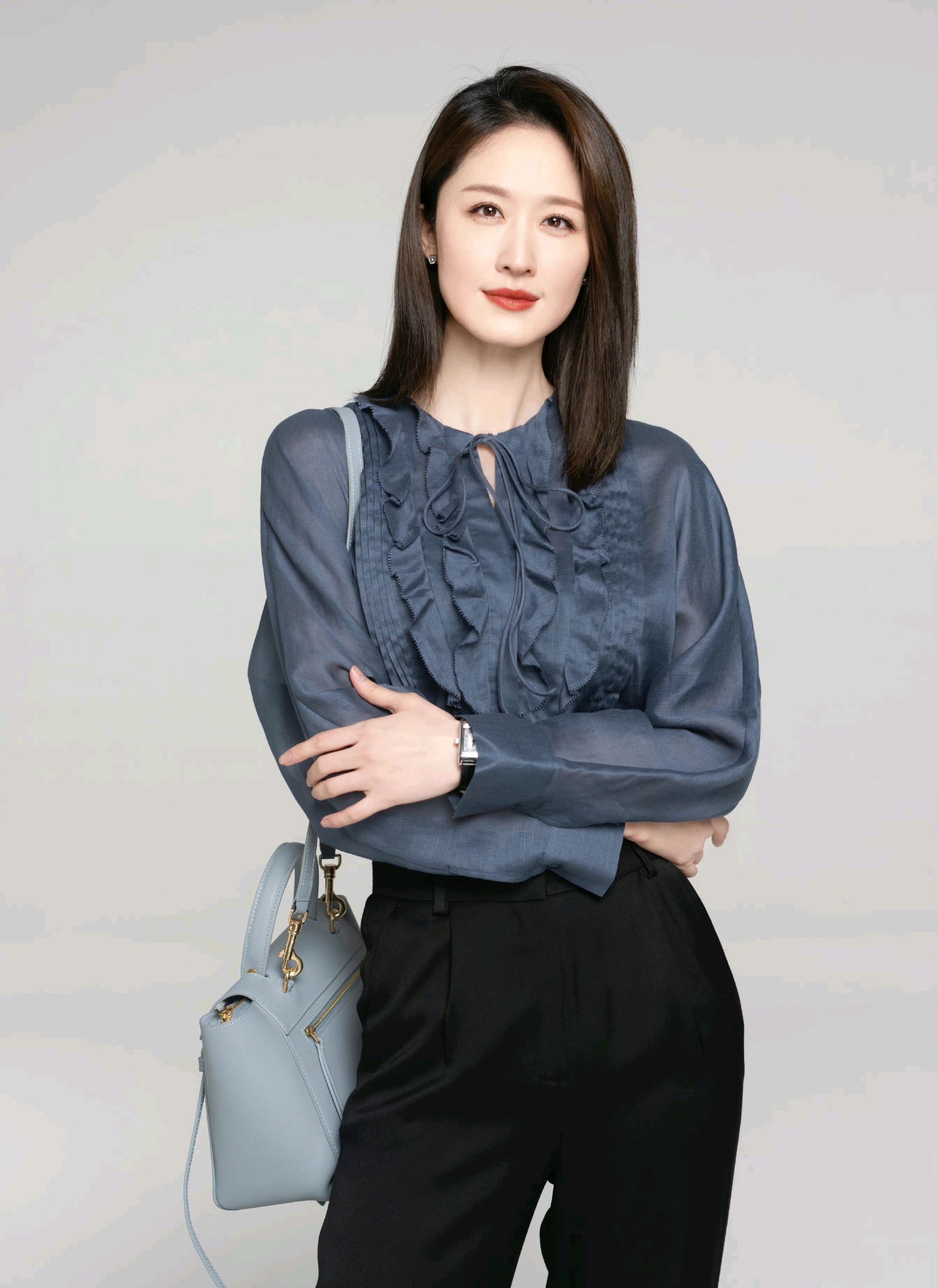 就喜欢大美女张雯着职业装的样子