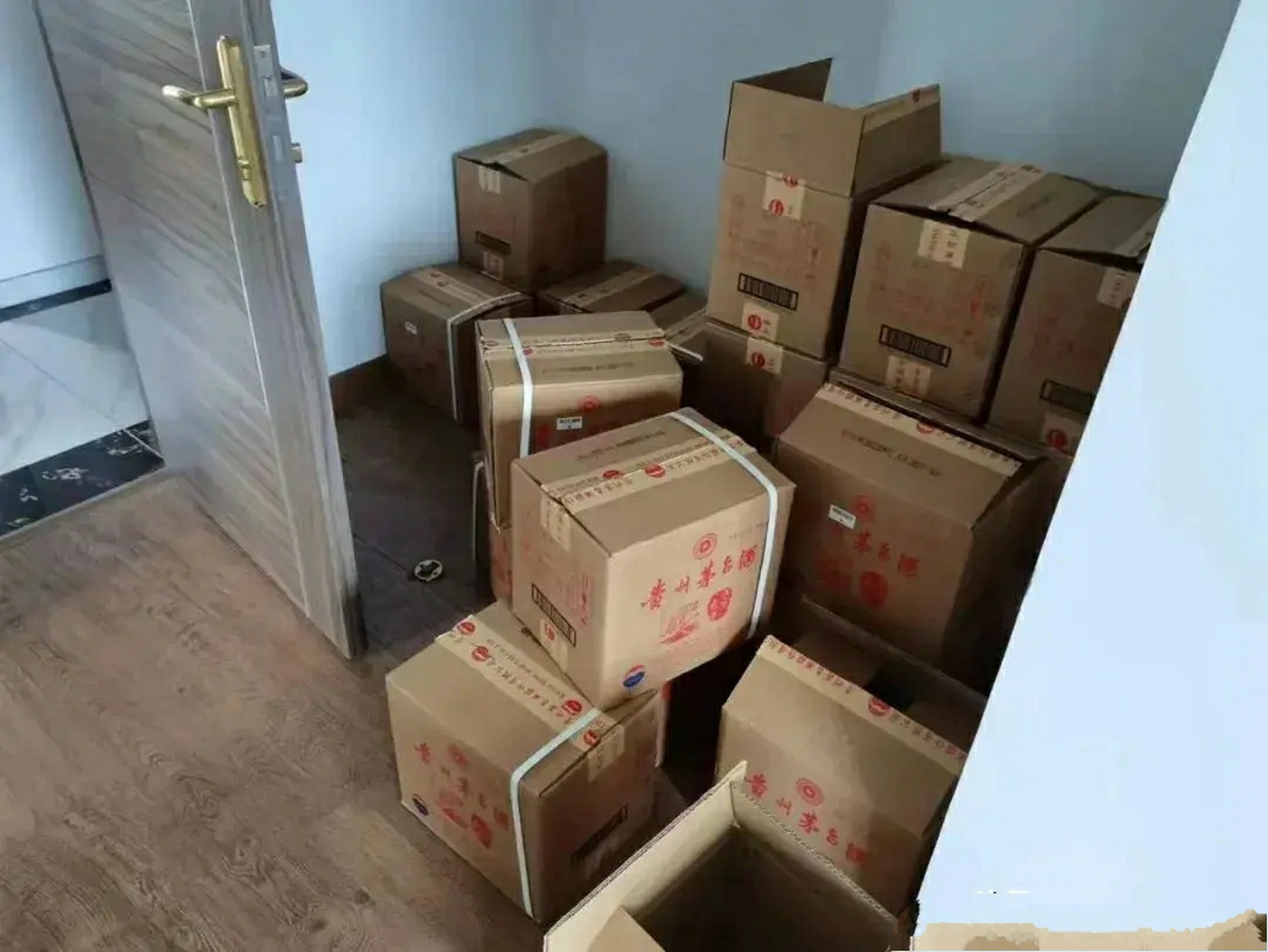 用"科技"抢茅台,一年抢了 600 瓶,倒卖获利 60 万.