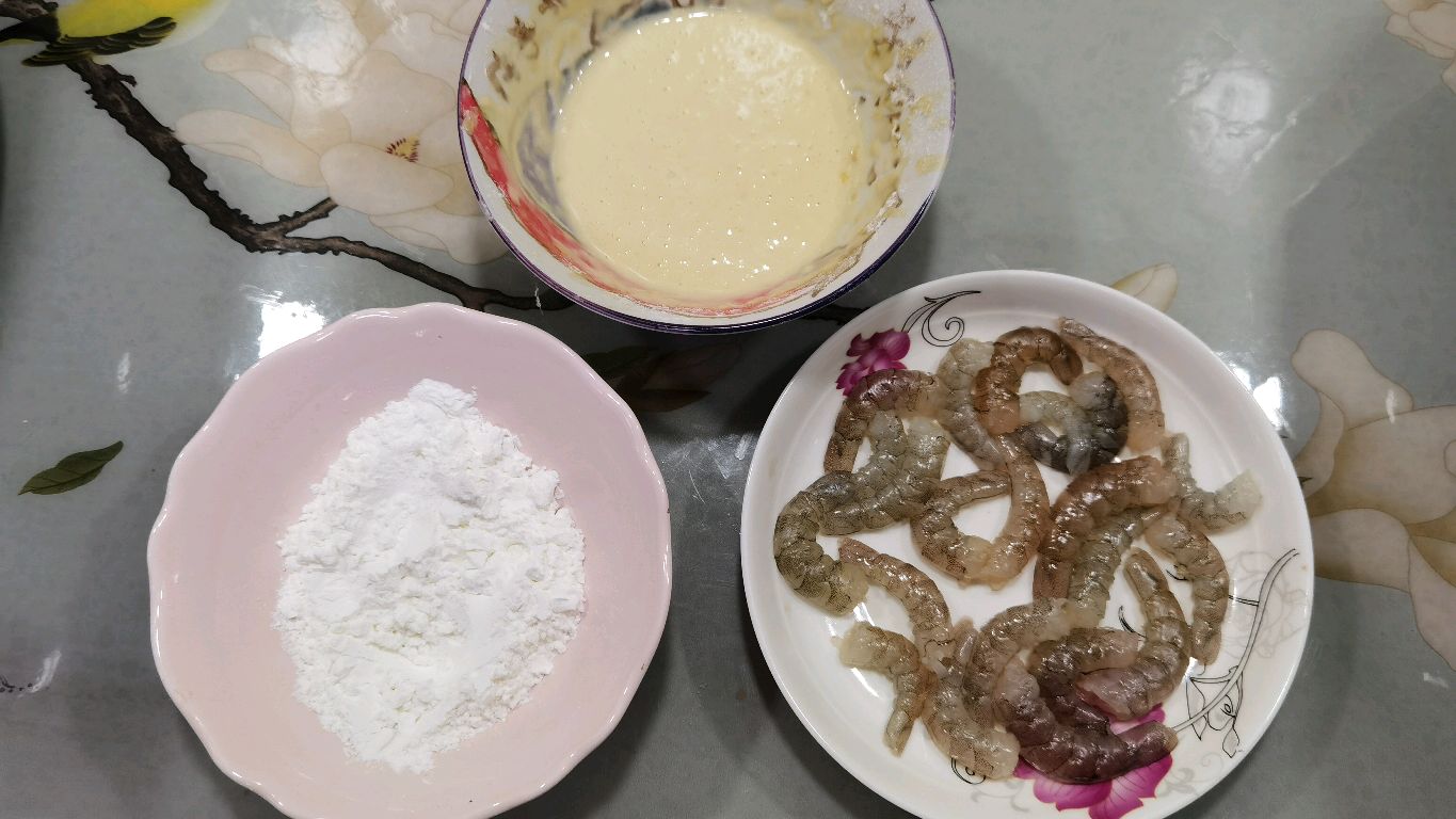 美味黄金虾条,金黄金黄的,外酥里嫩,忍不住吞口水,下酒菜