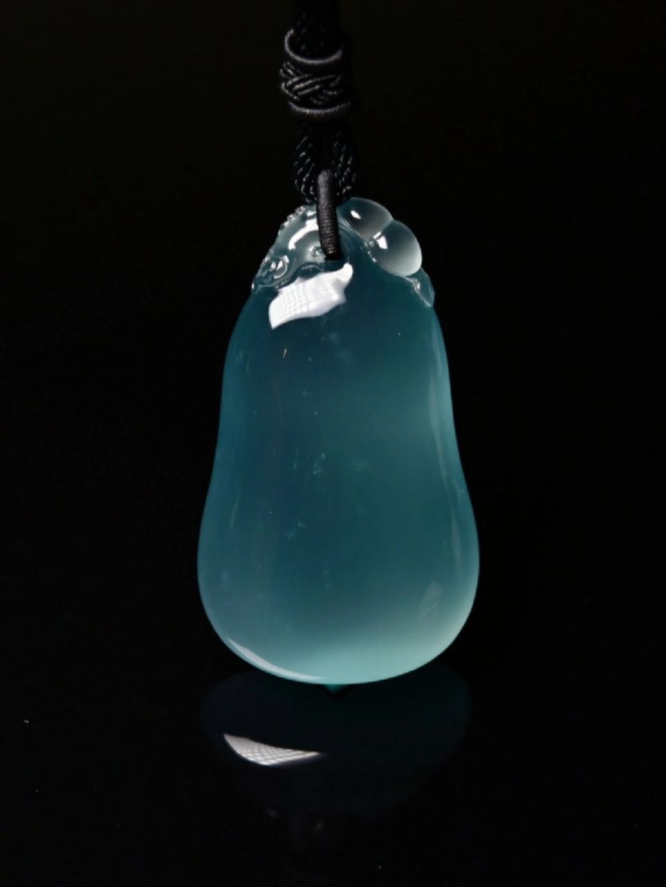 捡漏精品福瓜翡翠吊坠|||很多年轻人会觉得没有设计感的翡翠饰品不