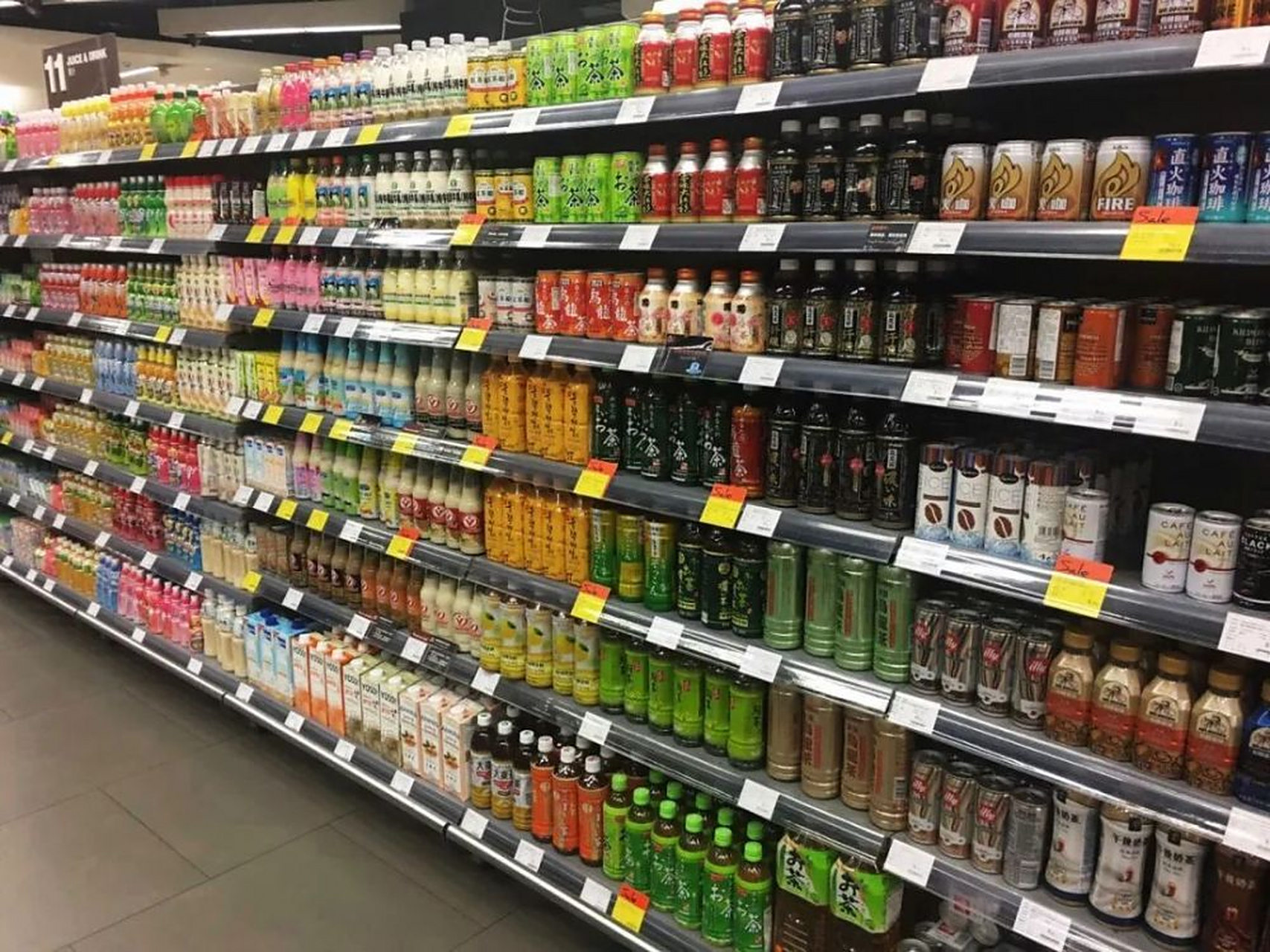 可口可乐涨价,超市货架上5元以下饮料正在消失,对这种事,居然有专家