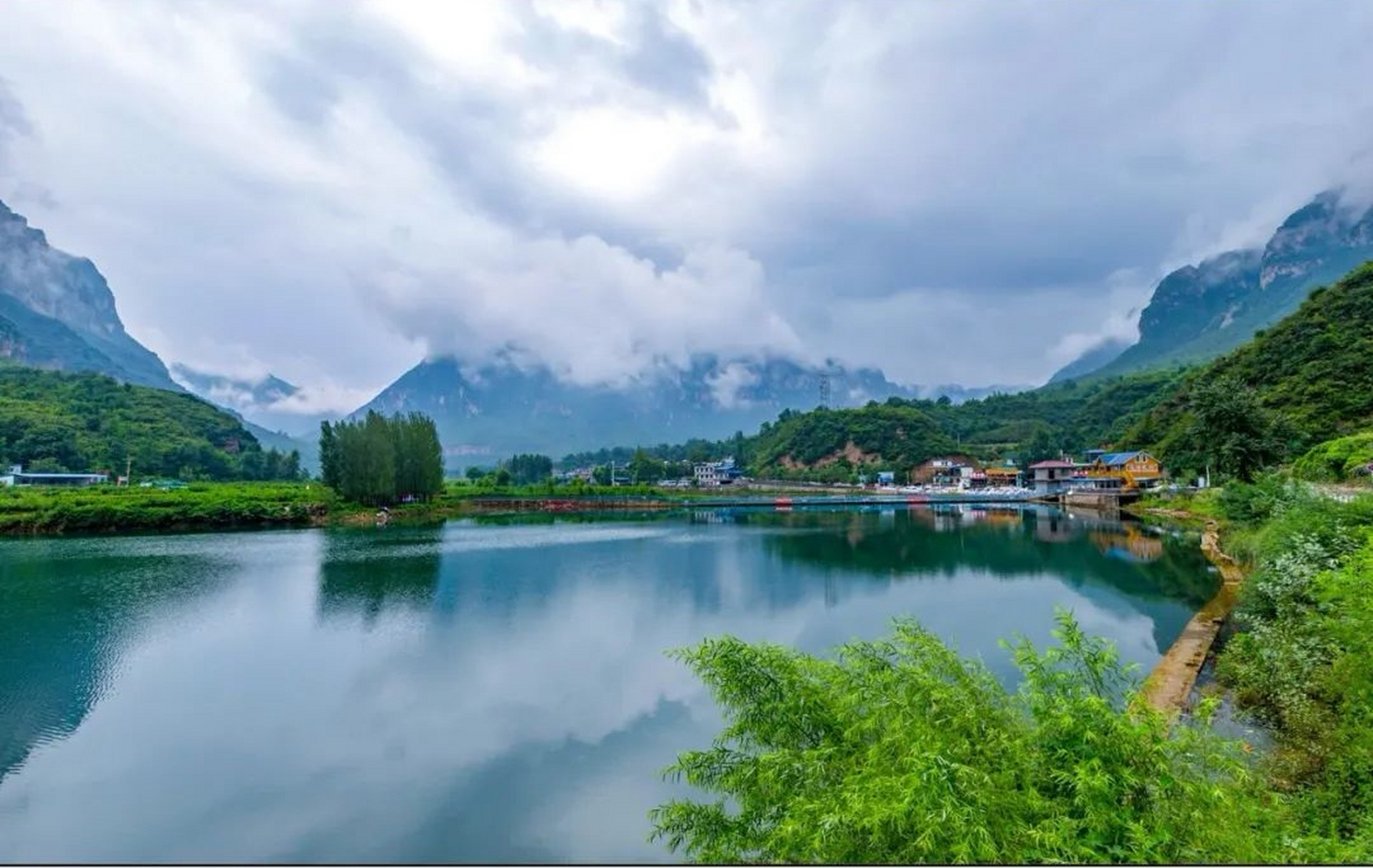 在太行深处有一人间仙境,山水相依,村落点缀,素有太行江南的美誉,这就