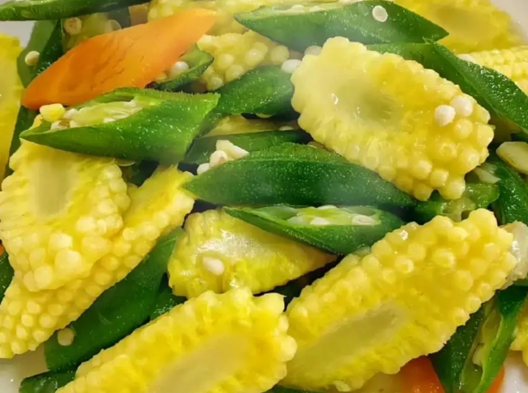 我的美食分享#  秋葵炒玉米笋  食材:玉米笋,秋葵,胡萝卜,蒜末.