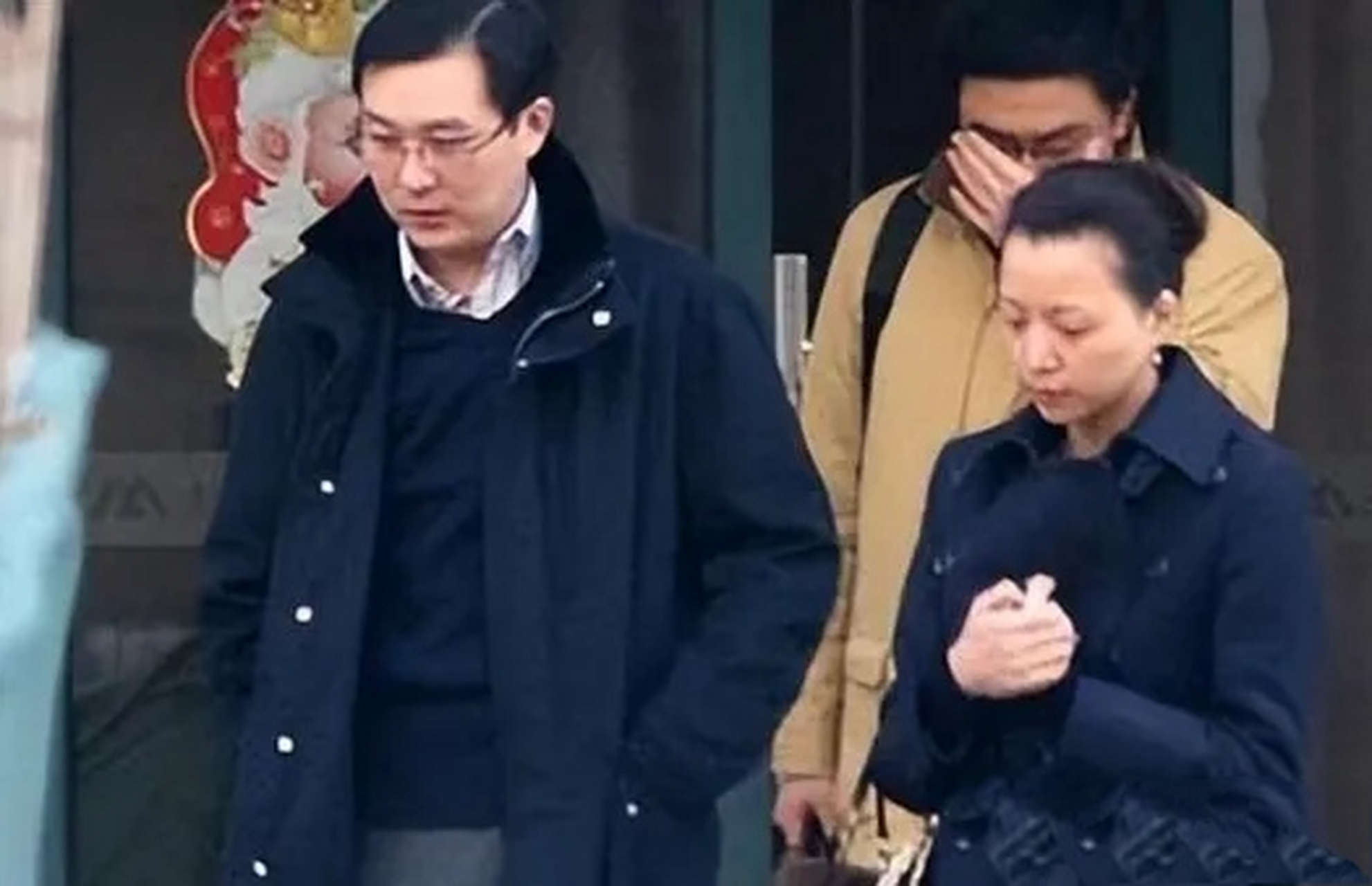 "  说起密春雷,就不由得说起董卿,因为他们是一对人人艳羡的夫妻,但是