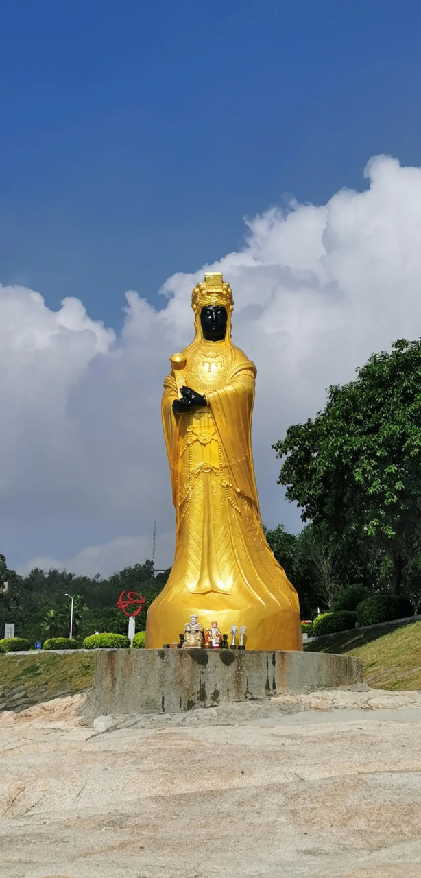 今天到了厦门,看到了妈祖像,哪位大神知道,妈祖像为啥黑脸啊?