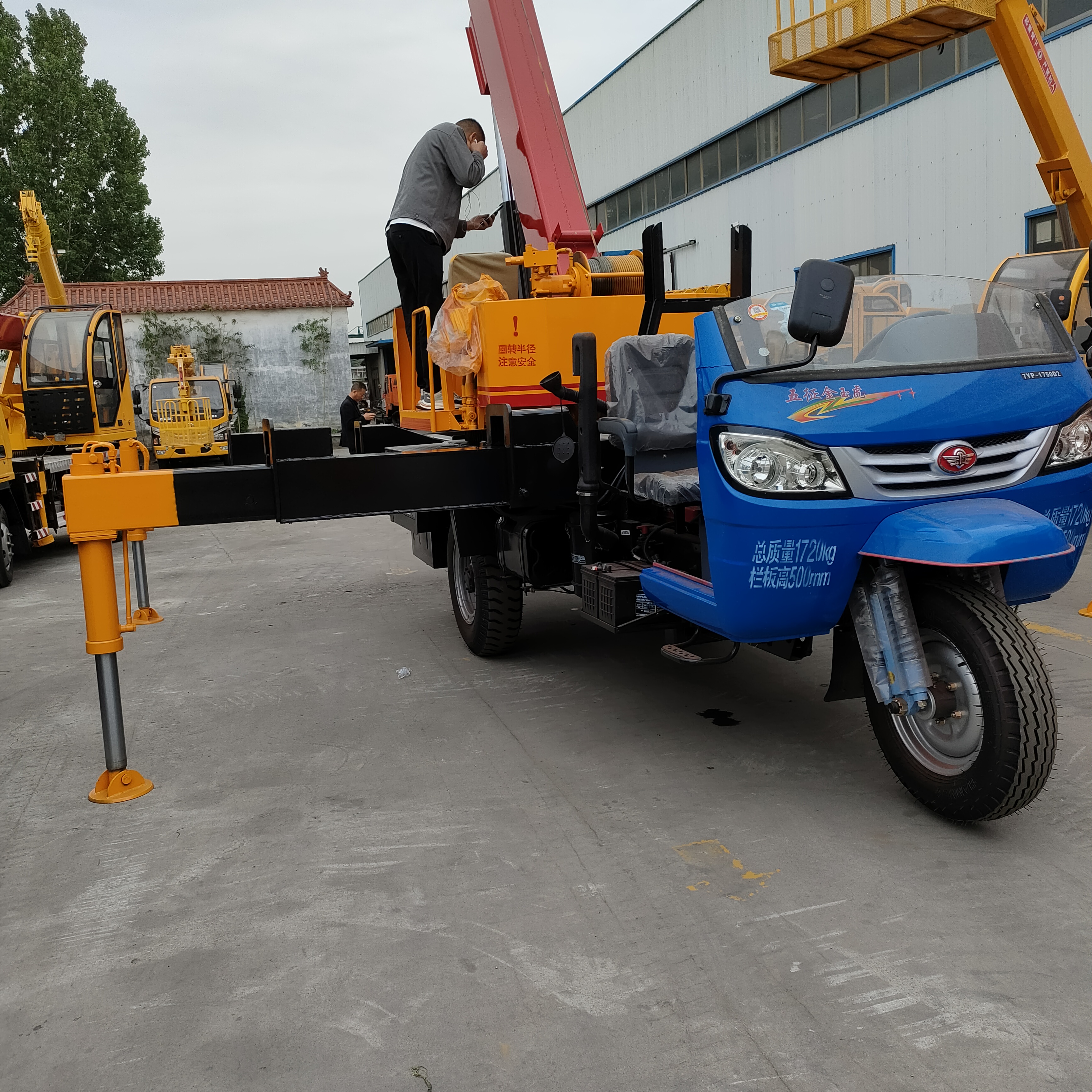 五征时风小型农用三轮吊车起重机随车吊3吨5吨园林工地用车载吊机