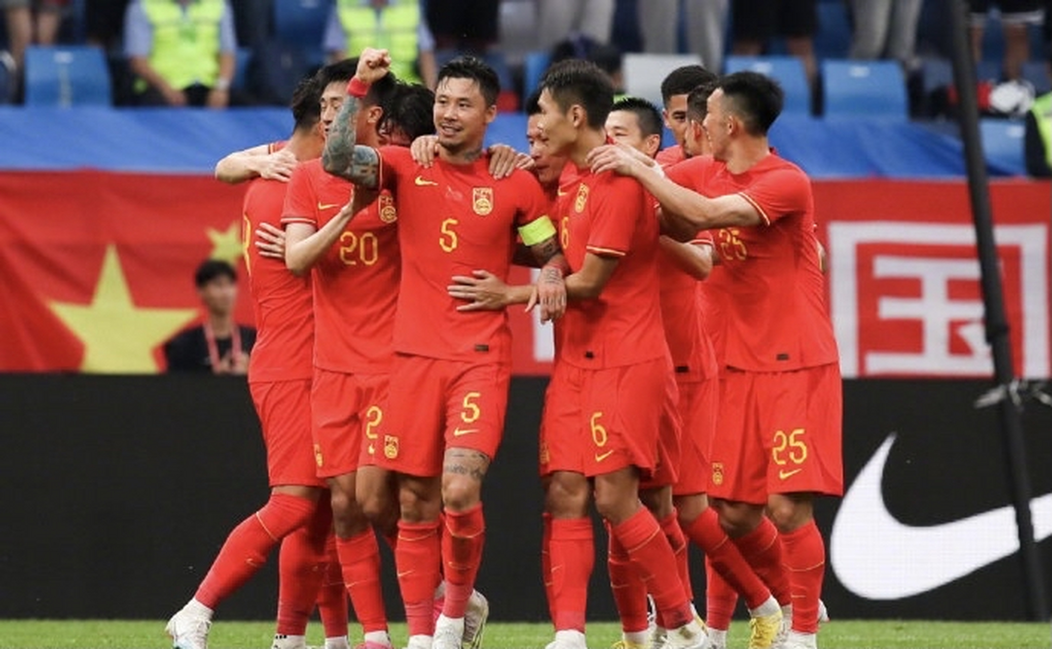 30,一场友谊赛在大连梭鱼湾足球场进行,国足坐镇主场迎战缅甸队