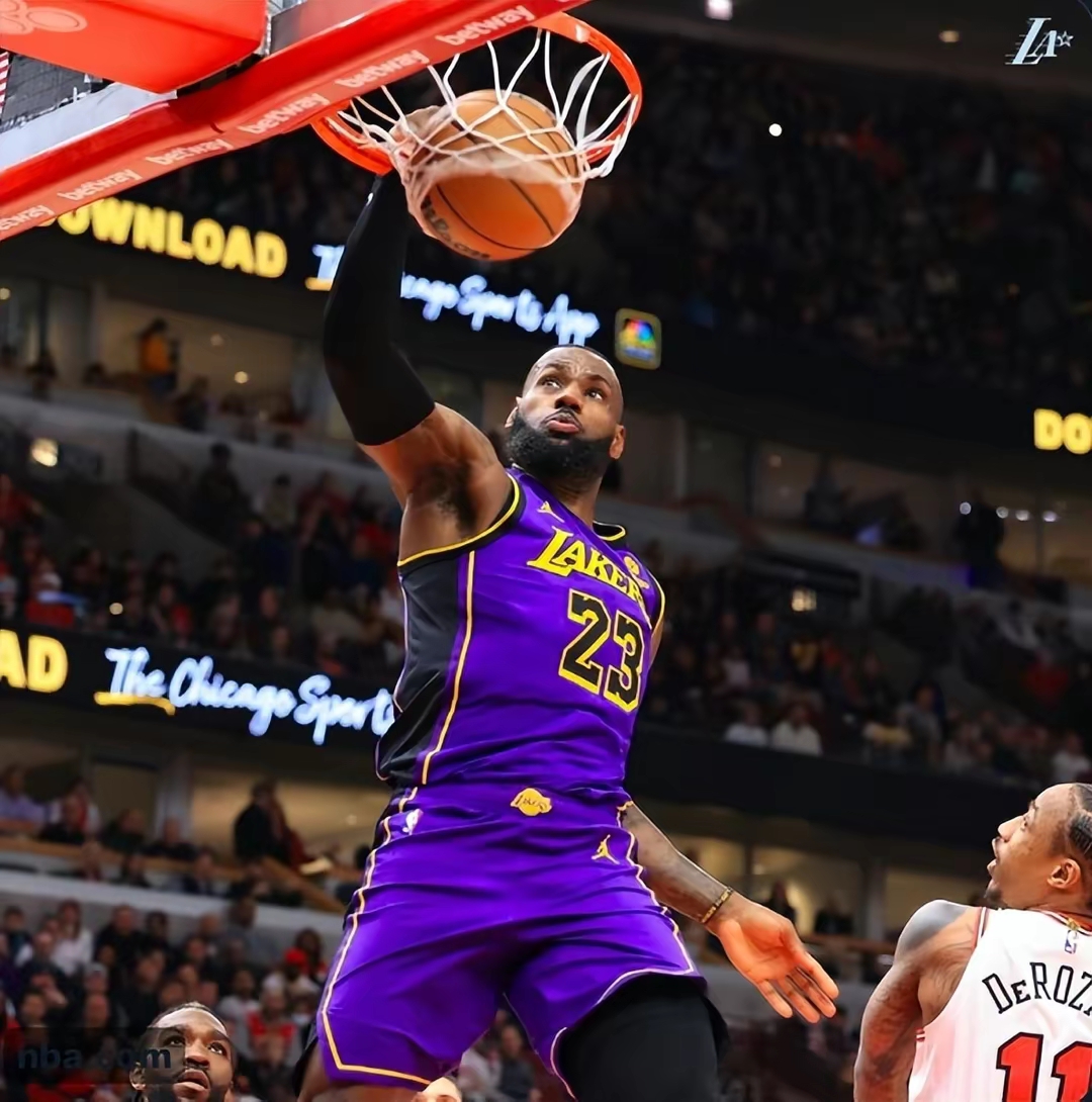 ayx.com-湖人抢得一场胜利，詹姆斯表现亮眼(湖人队詹姆斯)  第1张