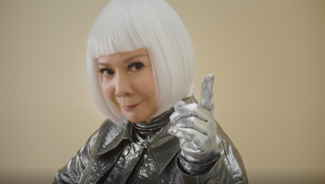 蔡明越来越像她演的那个机器人