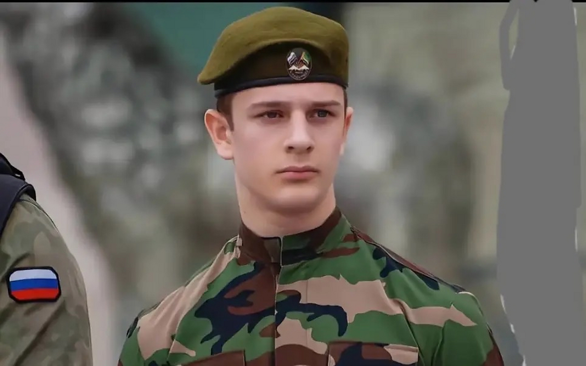 这才是传统的俄罗斯美少年形象,就像俄罗斯的国树白桦树一样,苍白挺拔